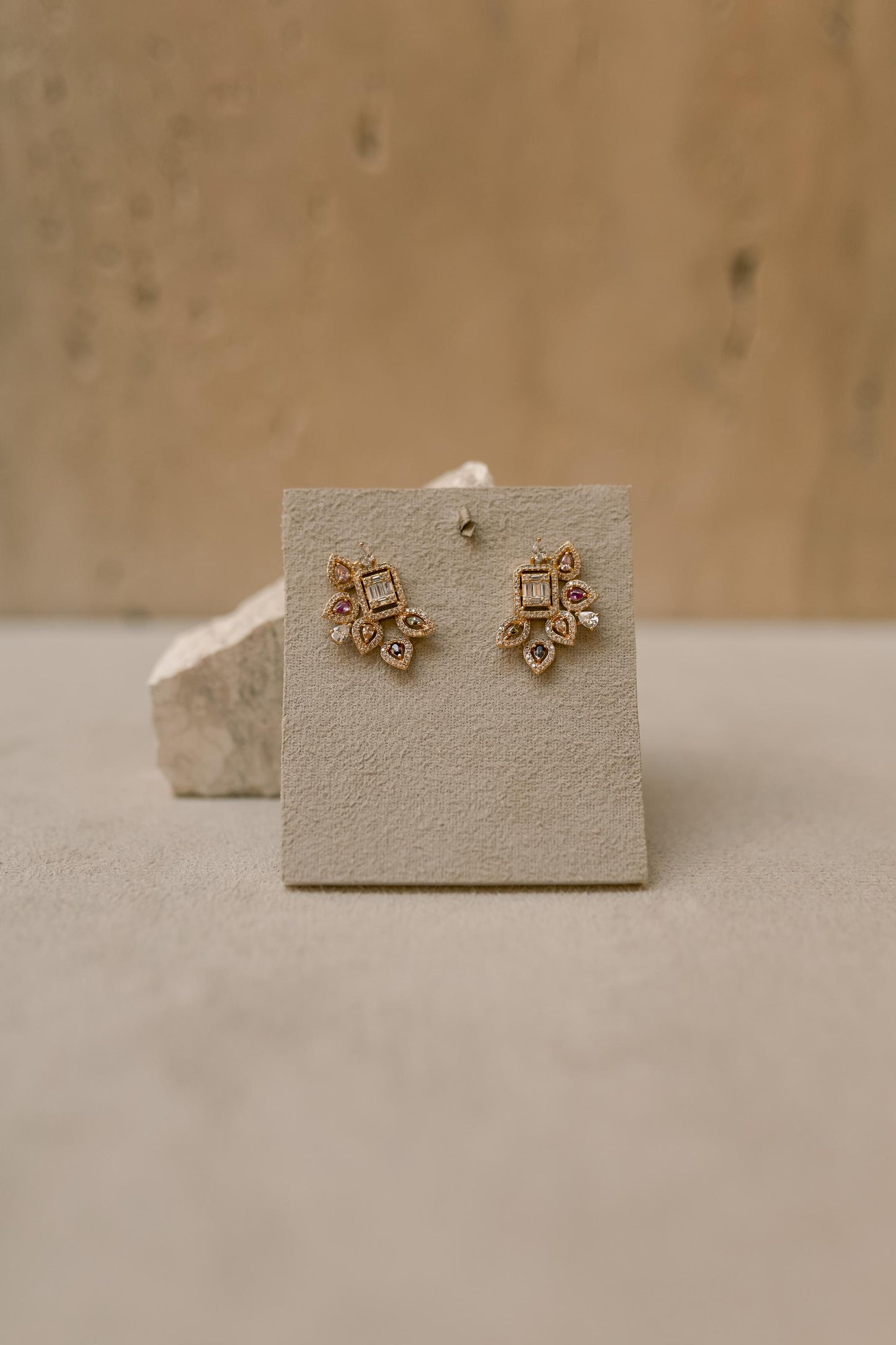 Brinco Ear Cuff Leque Rainbow Dourado