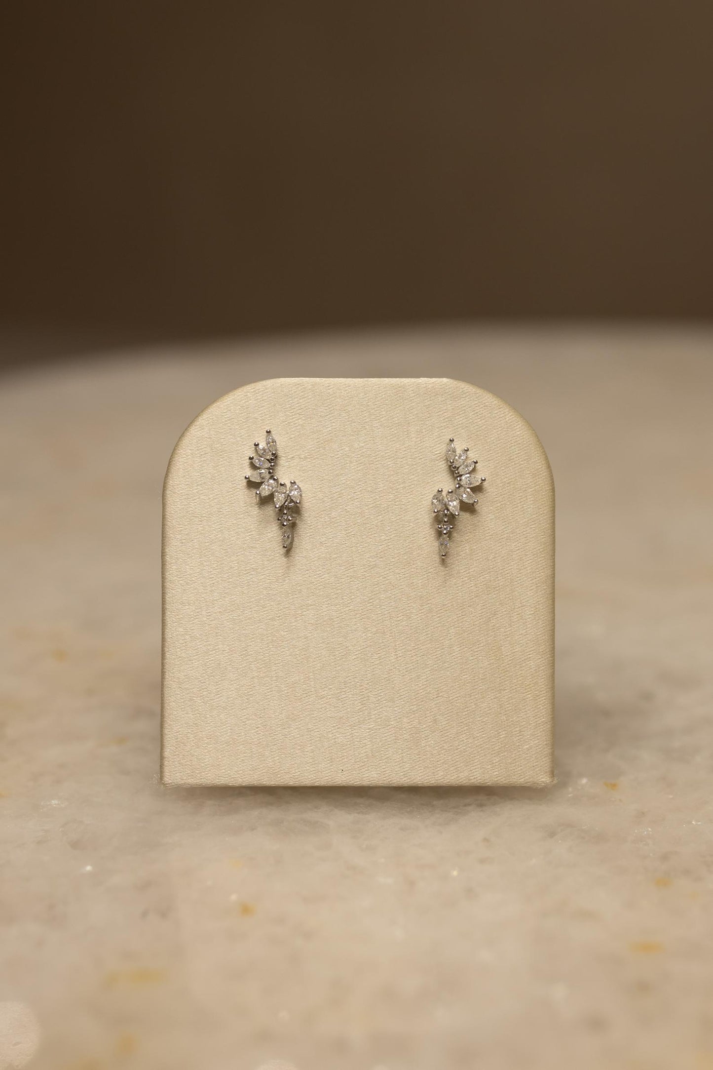 Brinco Mini Ear Cuff Navetes e Pêndulo Moissanite Prata 925 Ródio Branco