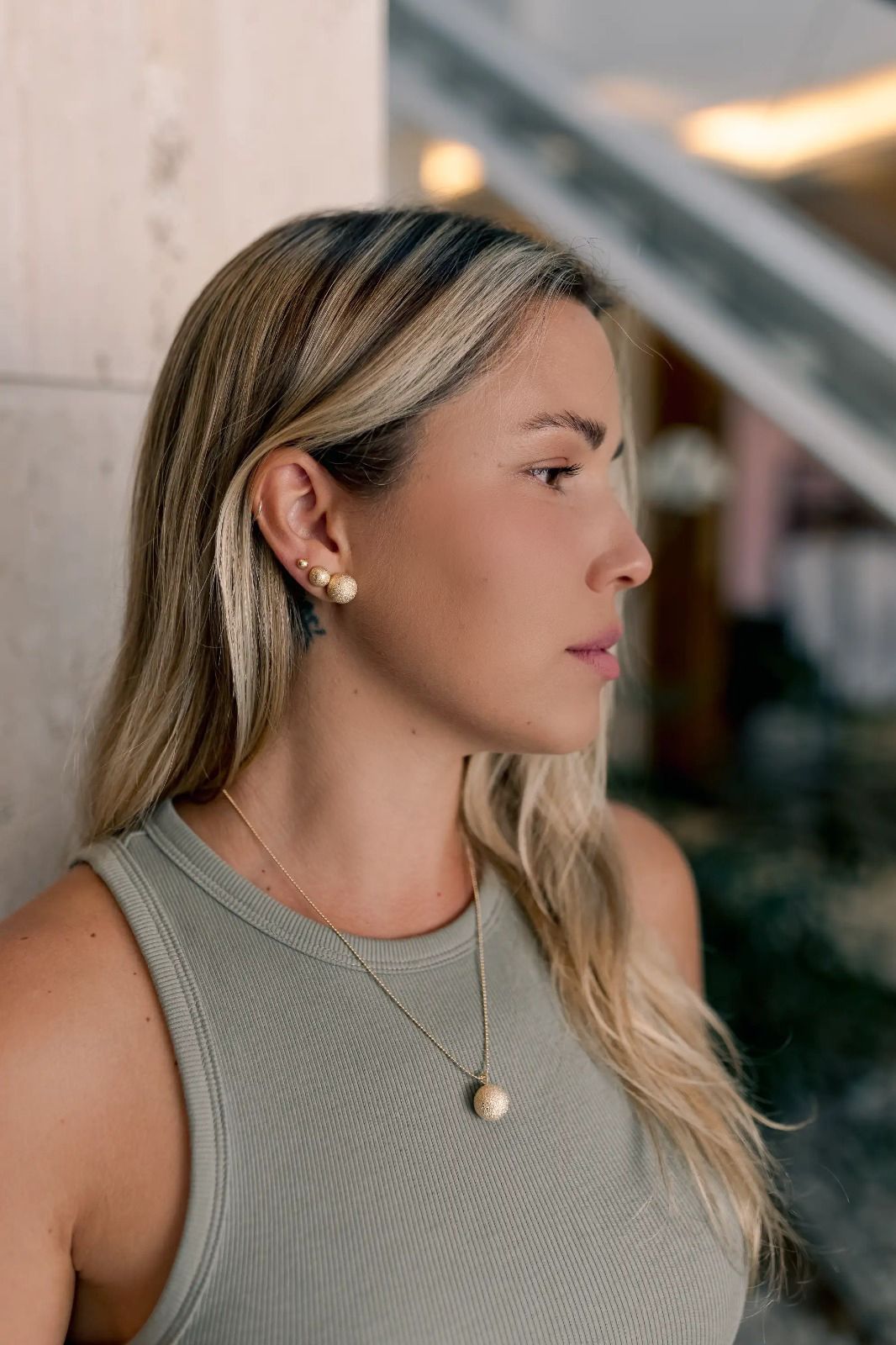 Colar de Bolinhas com Pingente de Bola Fosca