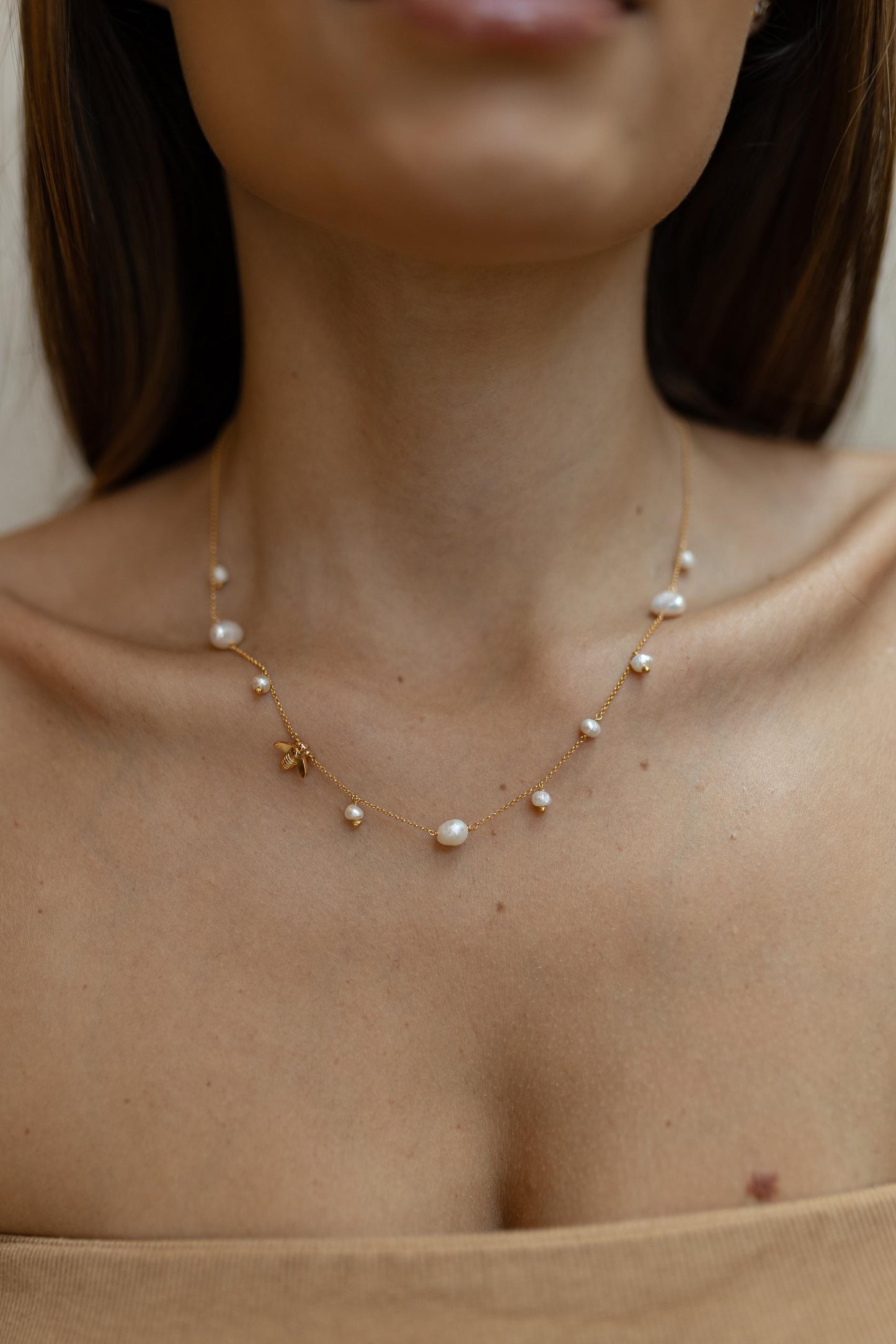 Colar Choker Bee Dourado