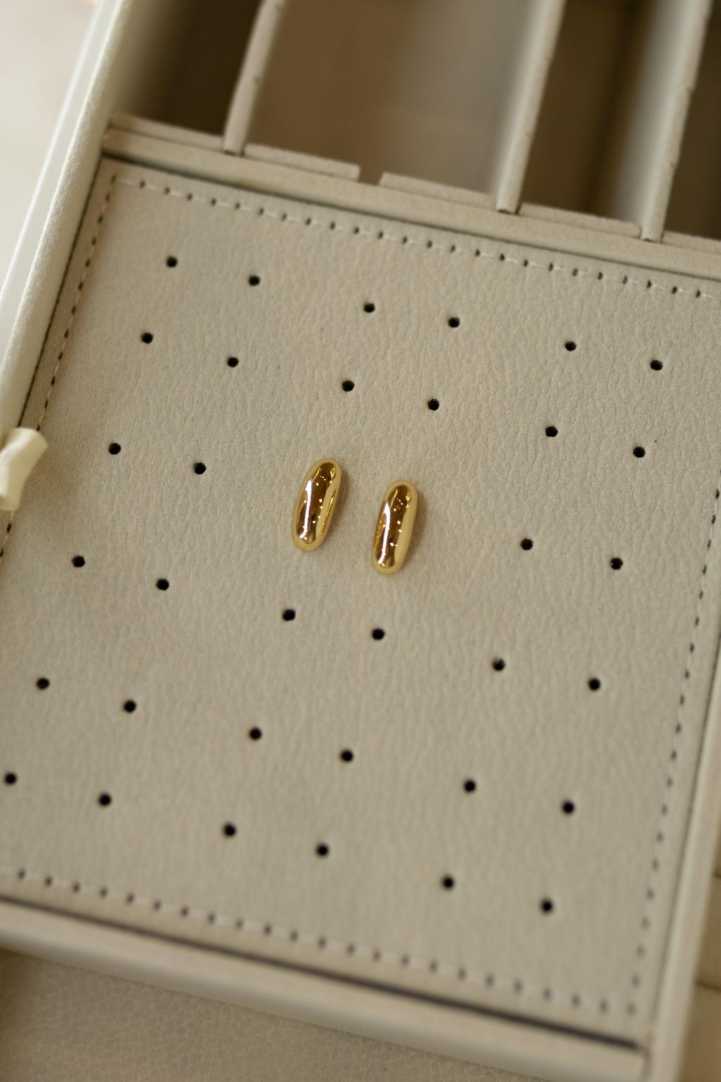 Brinco Palito Oval Liso Dourado