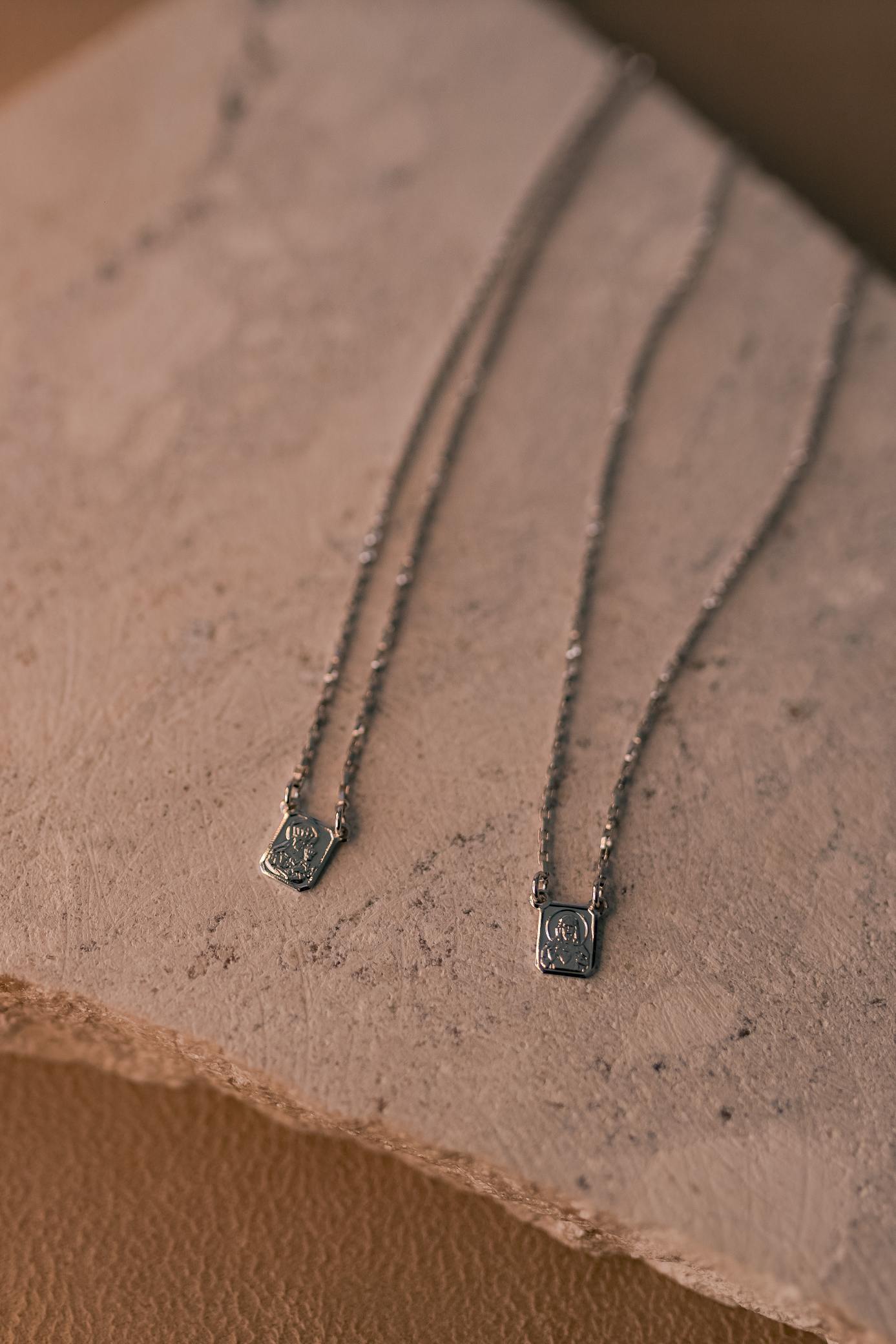 Colar Escapulário Ródio Branco