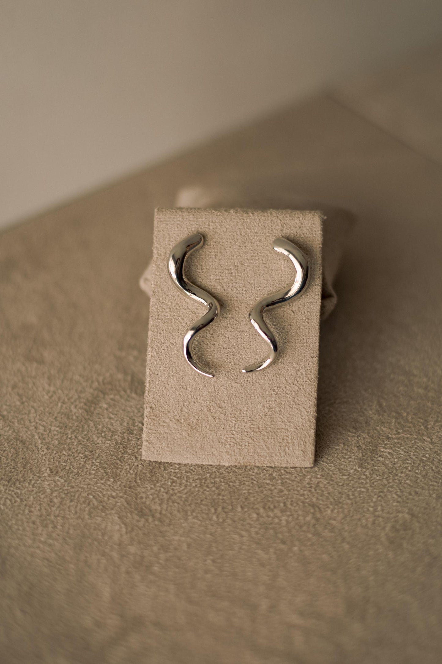 Brinco Espiral Ródio Branco