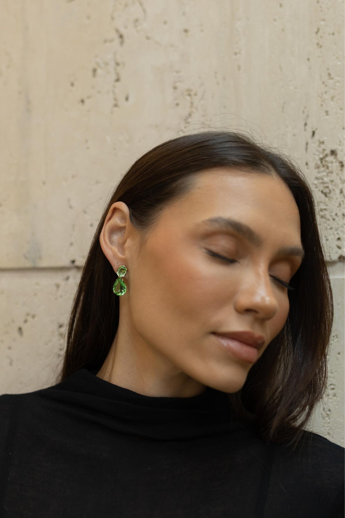 Brinco Oval Gota Verde Dourado