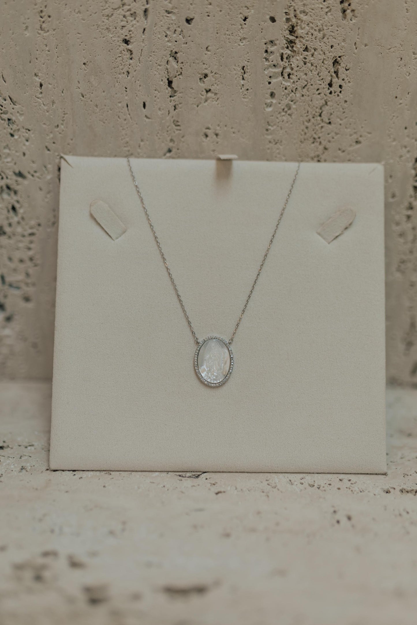 Colar Nossa Senhora de Guadalupe Madrepérola Prata 925 Ródio Branco