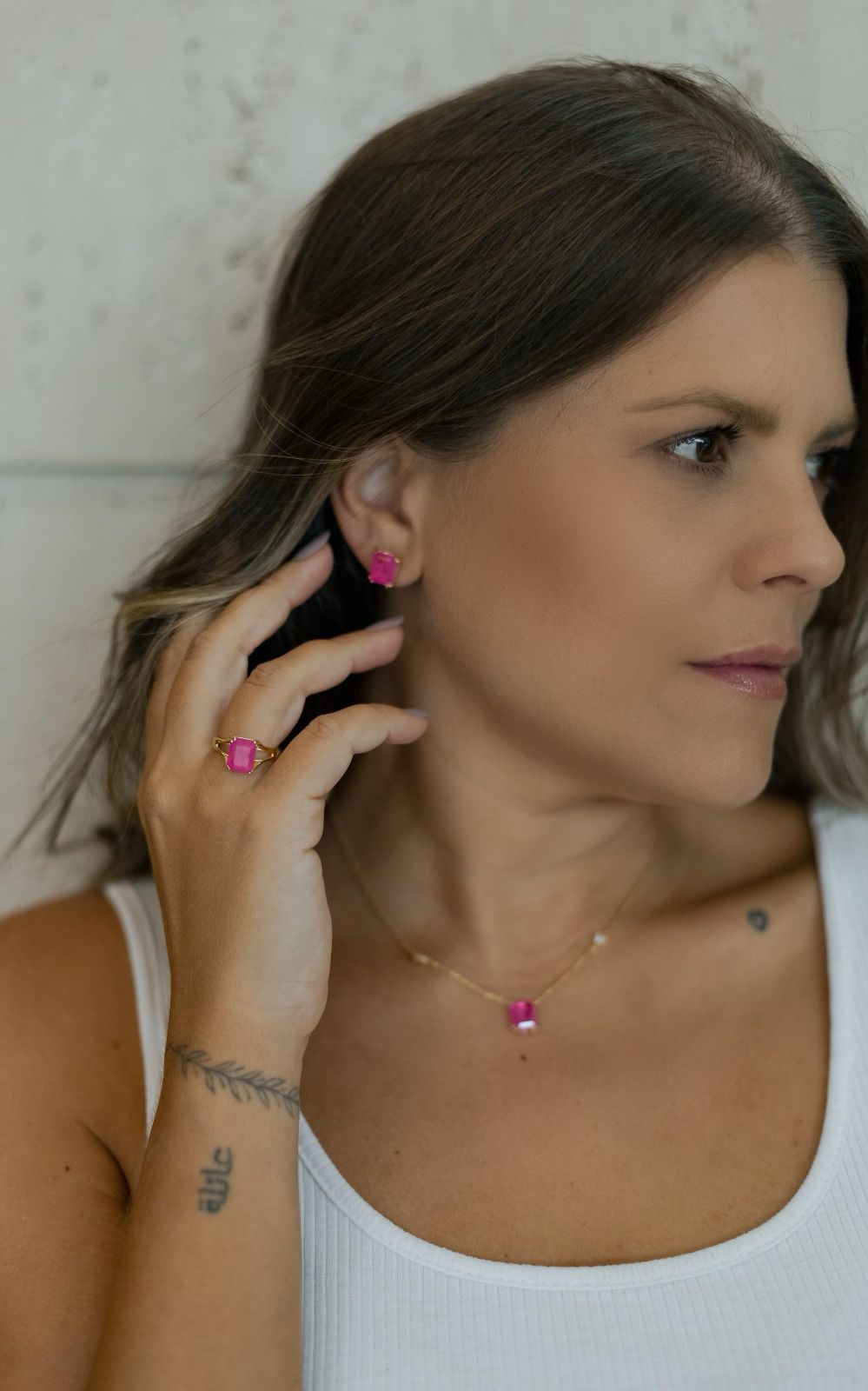 Brinco Solitário Retangular Pink Dourado