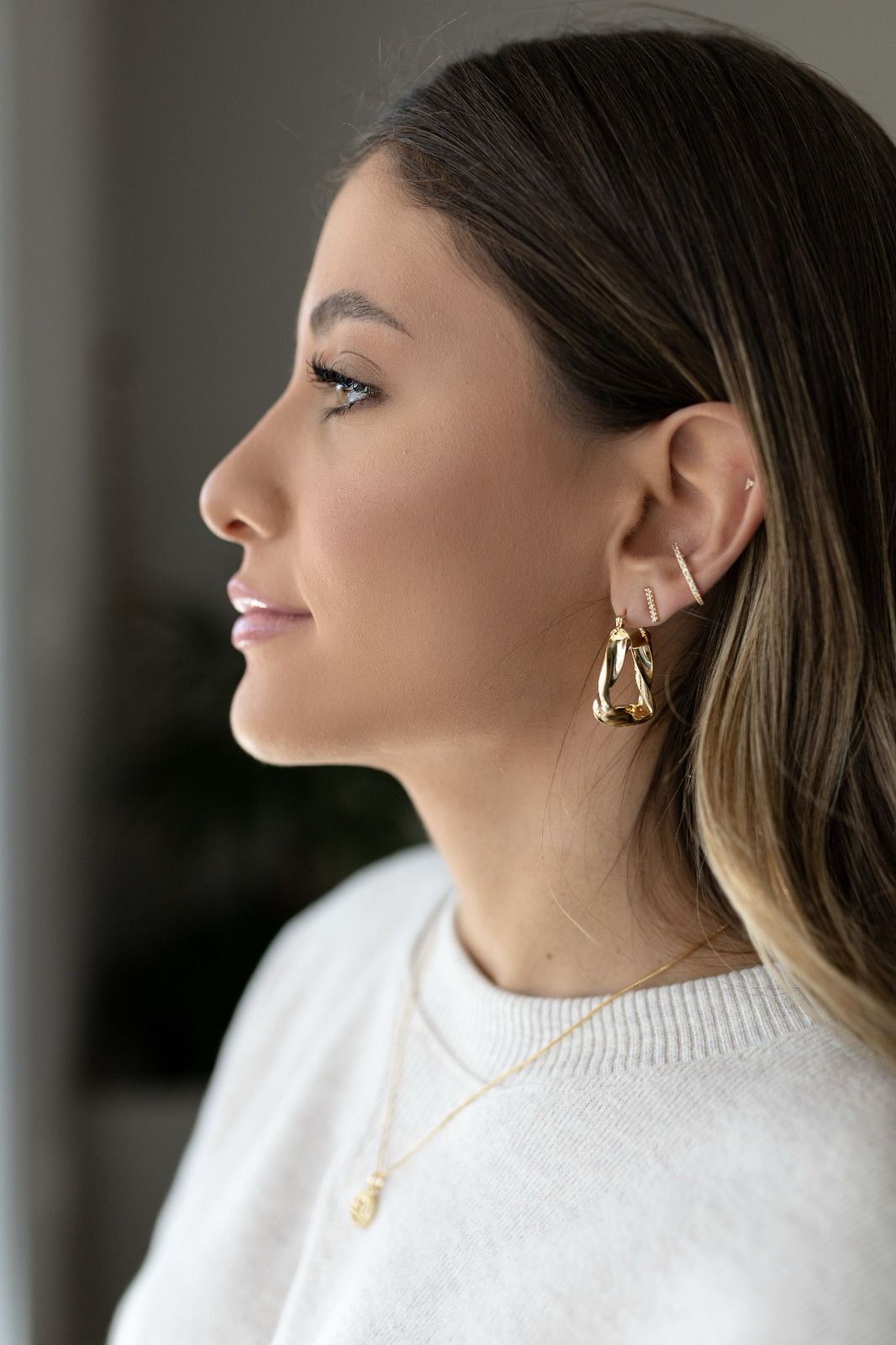 Piercing Fake Ear Hook Cravejado Ouro