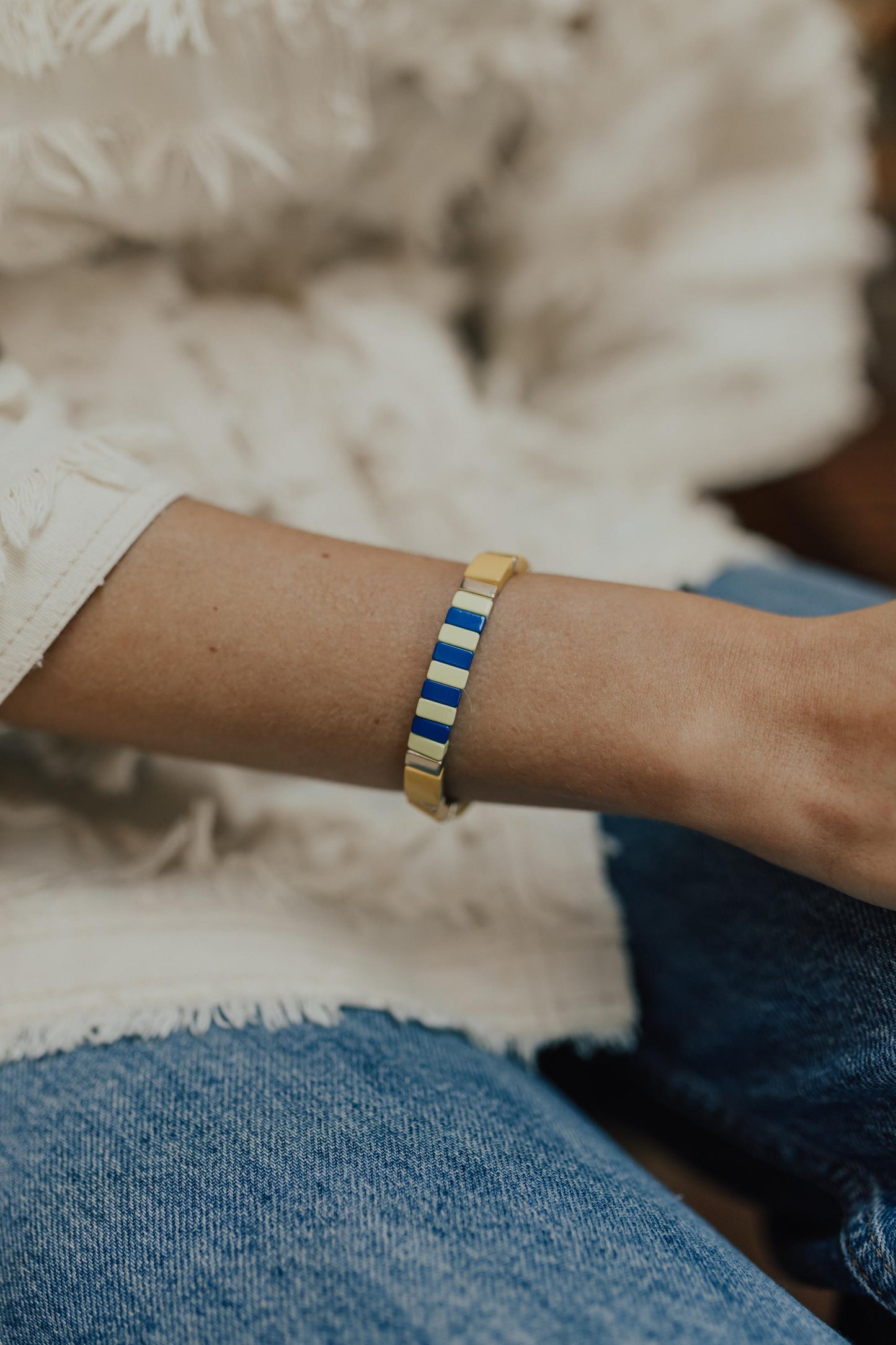 Pulseira de Resinada Colorida Dourada