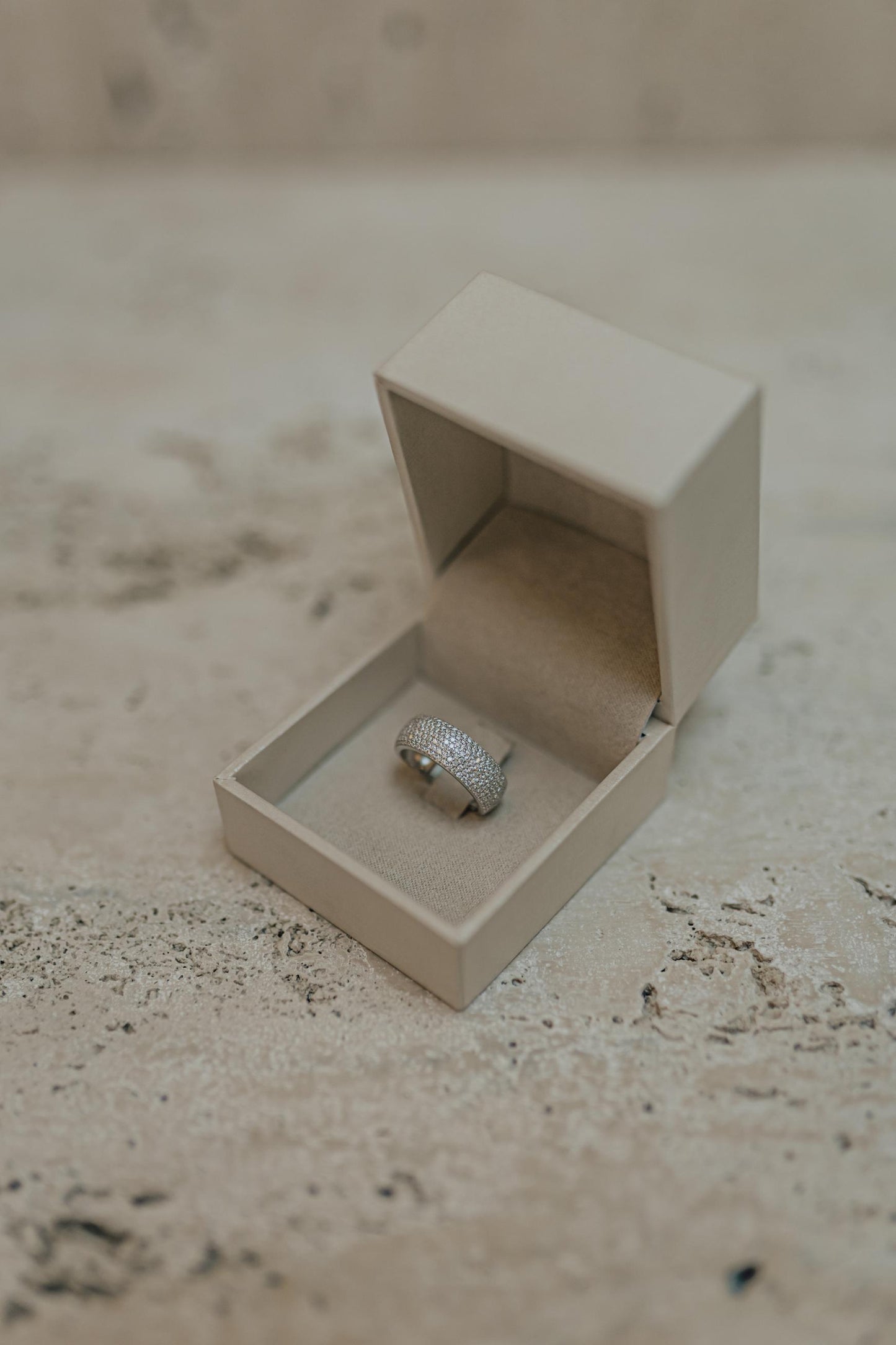 Anel Aparador Meia Aliança Moissanite Prata 925 Ródio Branco