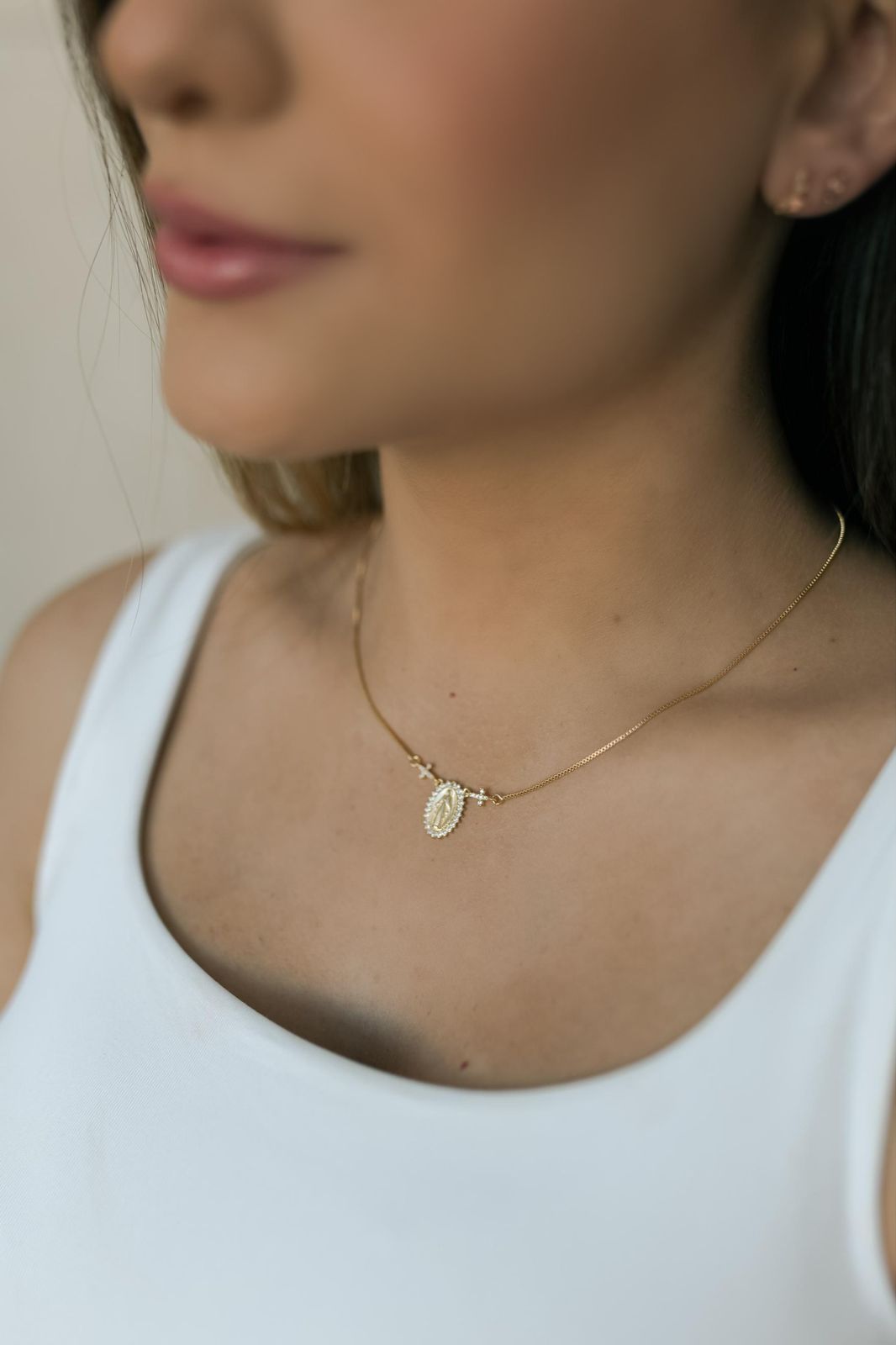 Colar Nossa Senhora das Graças Cravejado Dourado