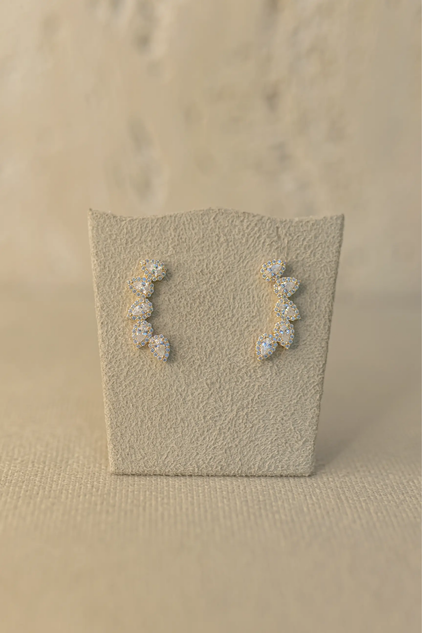 Brinco Ear Cuff Gotas Ródio Branco