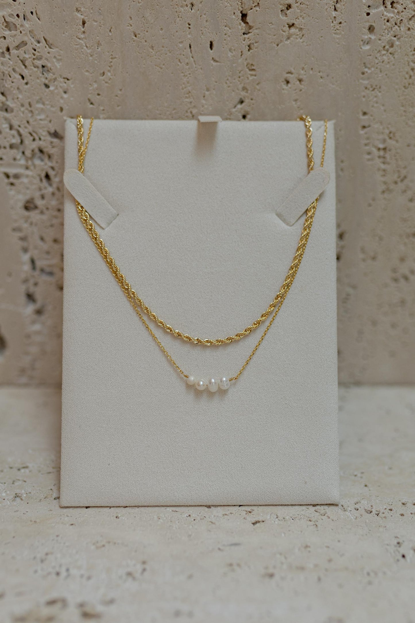 Colar Choker Pérolas de Água Doce Dourado