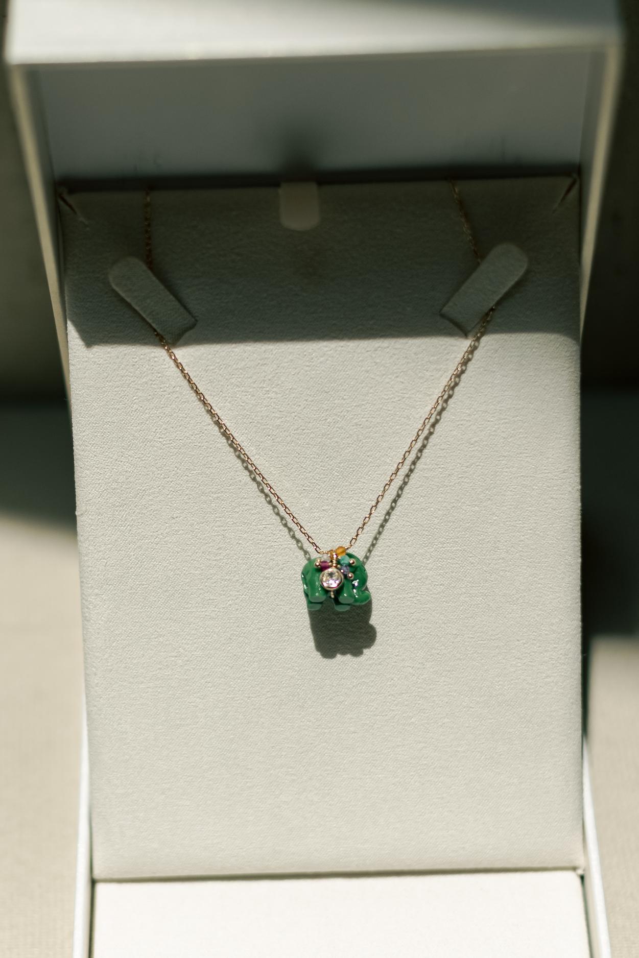 Colar Elefante com Pedras e Zircônias Dourado