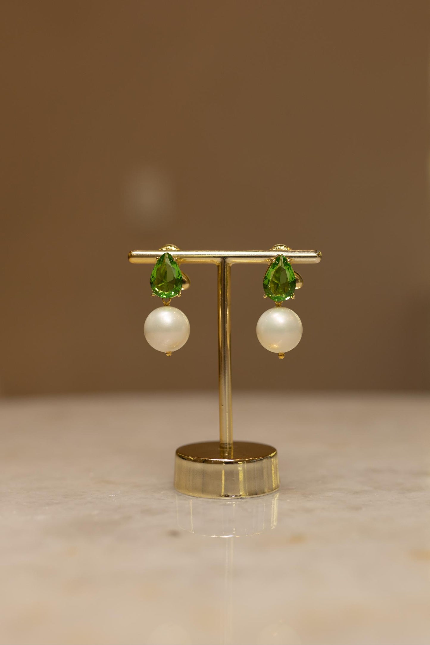 Brinco Gota Verde e Pérola Dourado