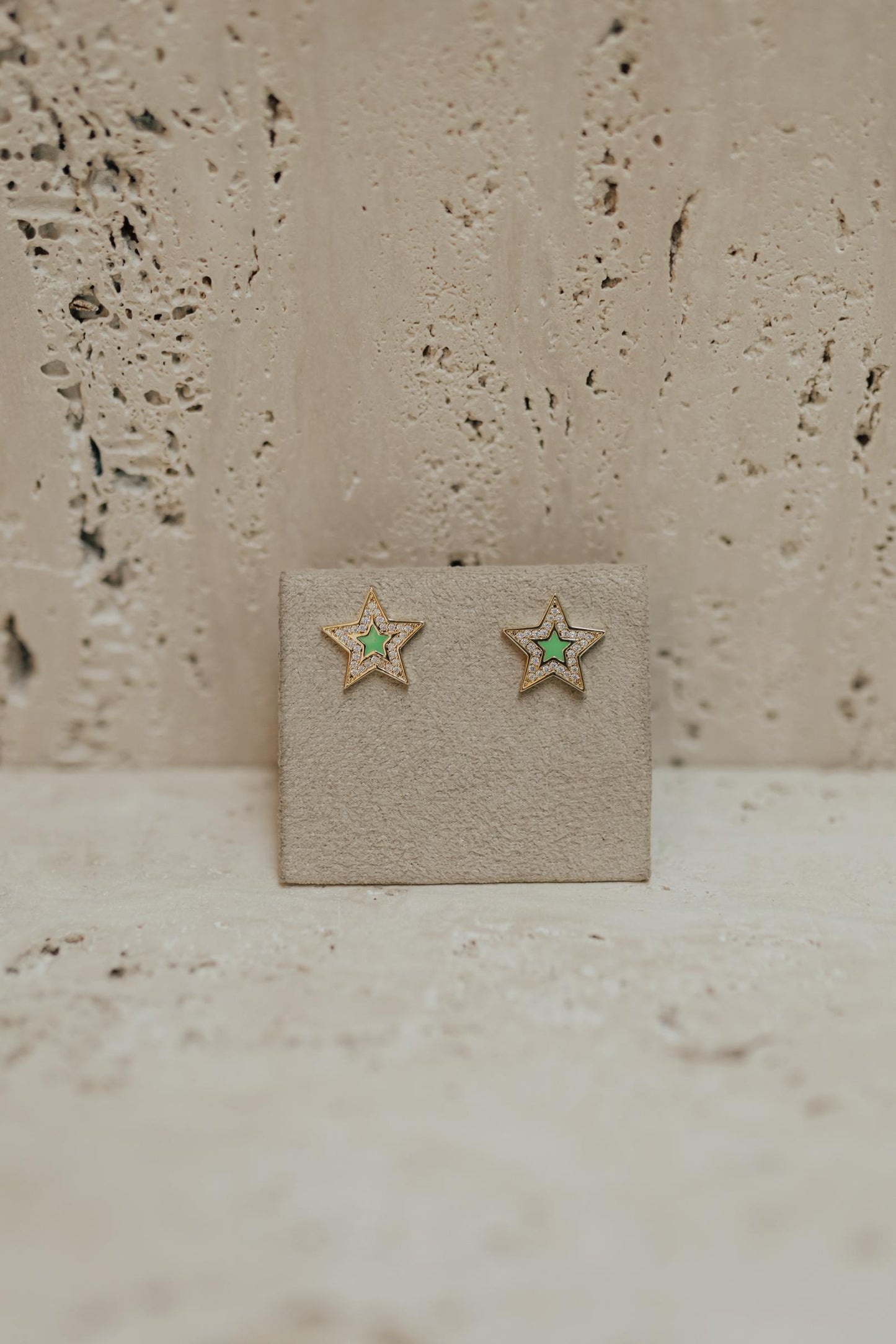 Brinco Estrela Cravejada Esmaltada Dourado