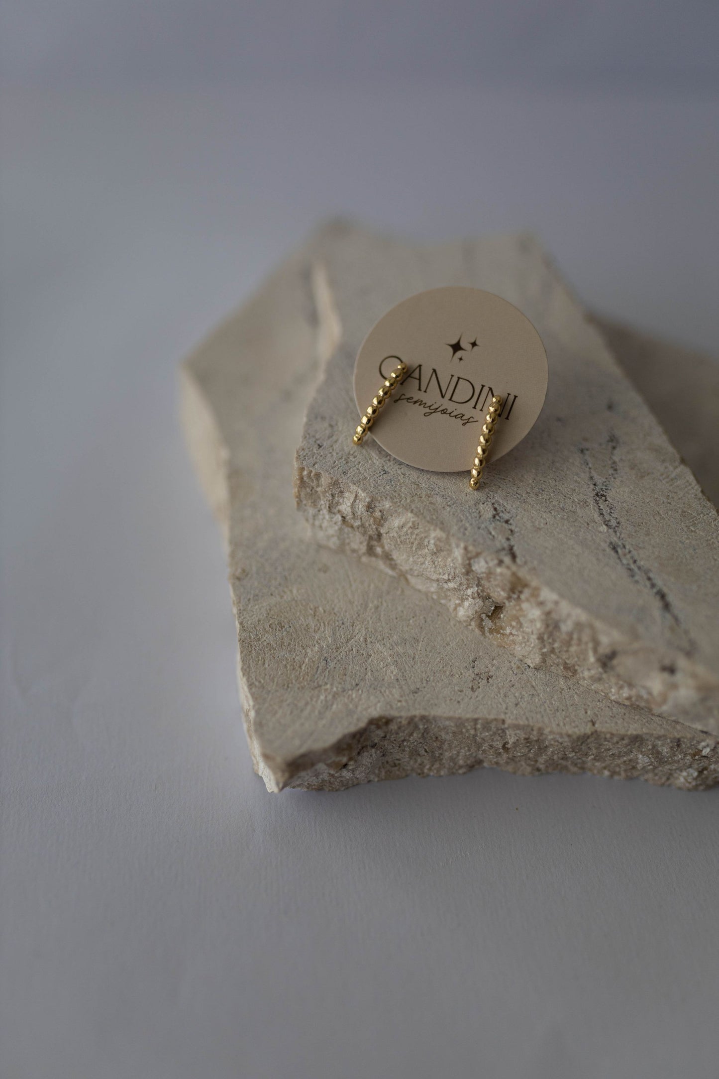 Brinco Ear Hook Bolinha Ouro