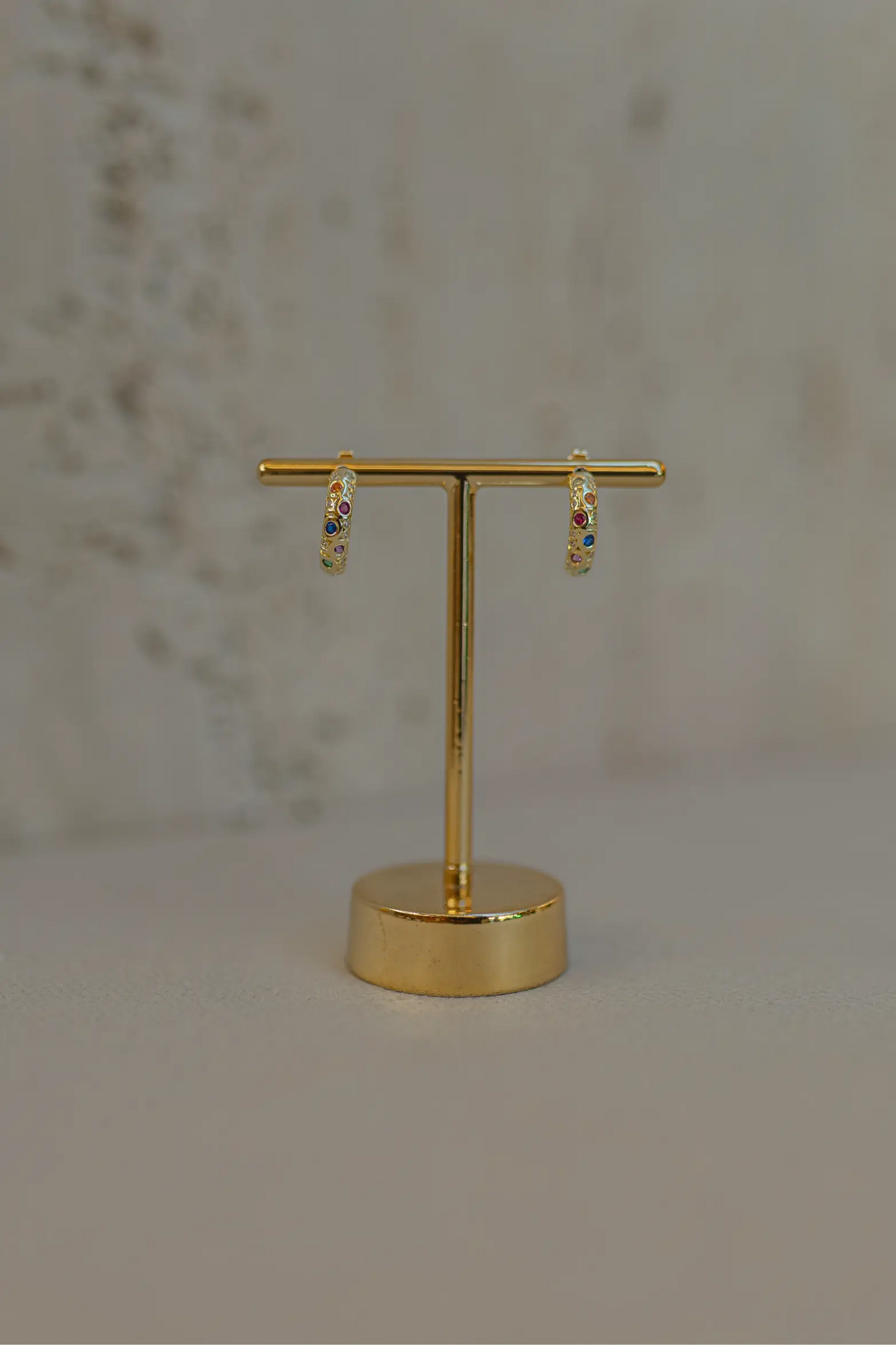 Brinco Meia Argola Rainbow Dourado