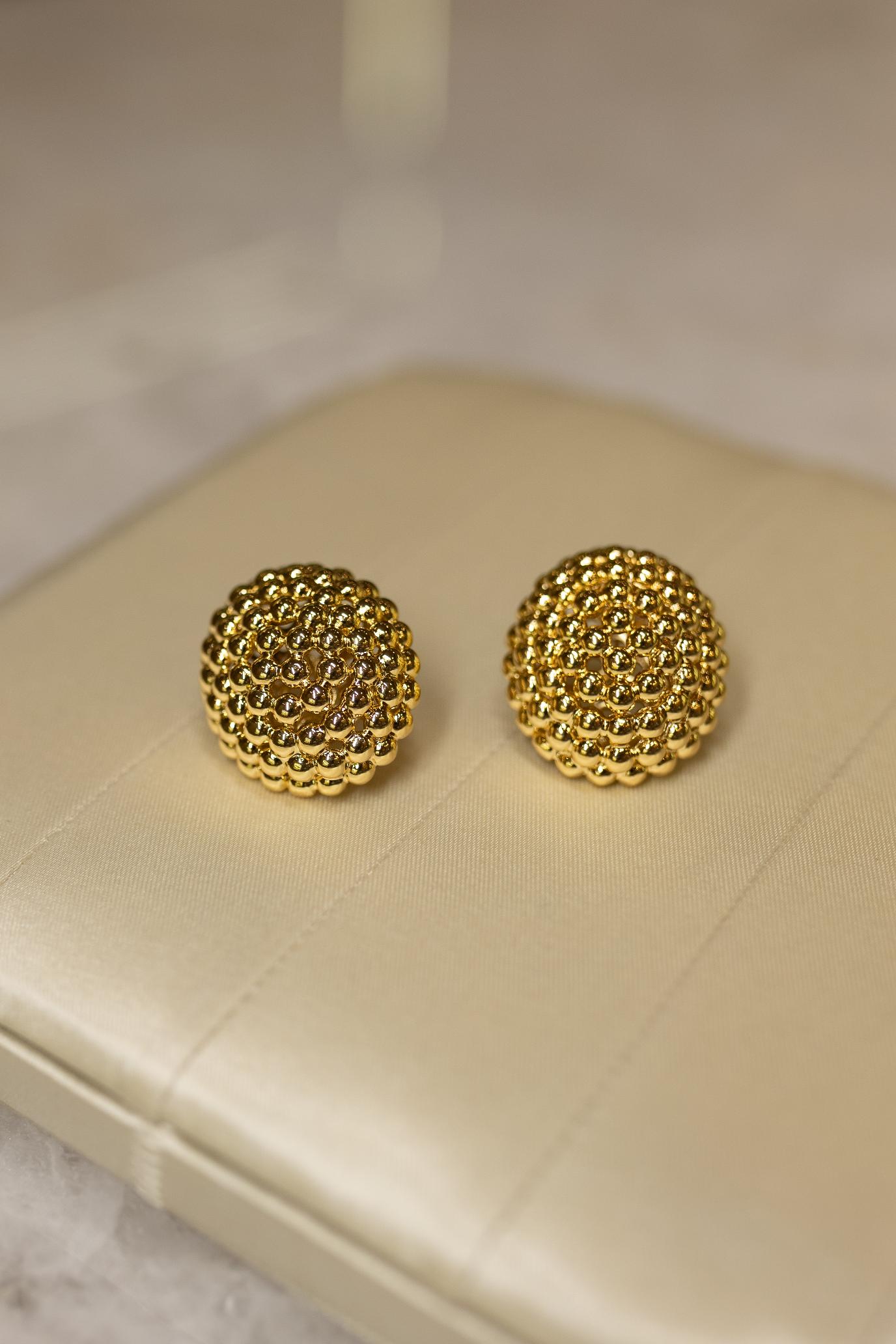 Brinco Oval Bolinhas Dourado