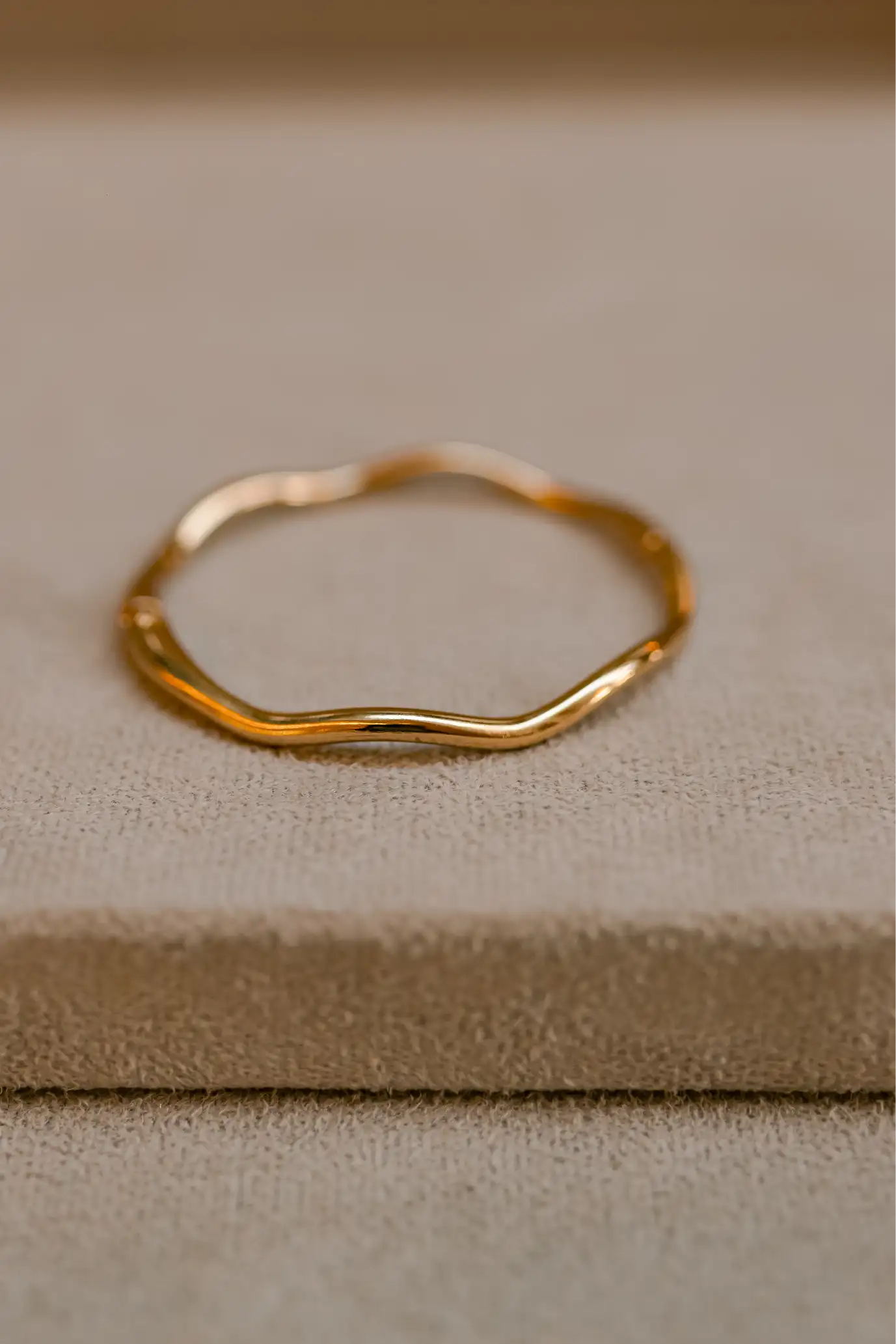 Bracelete Ondas Liso Dourado