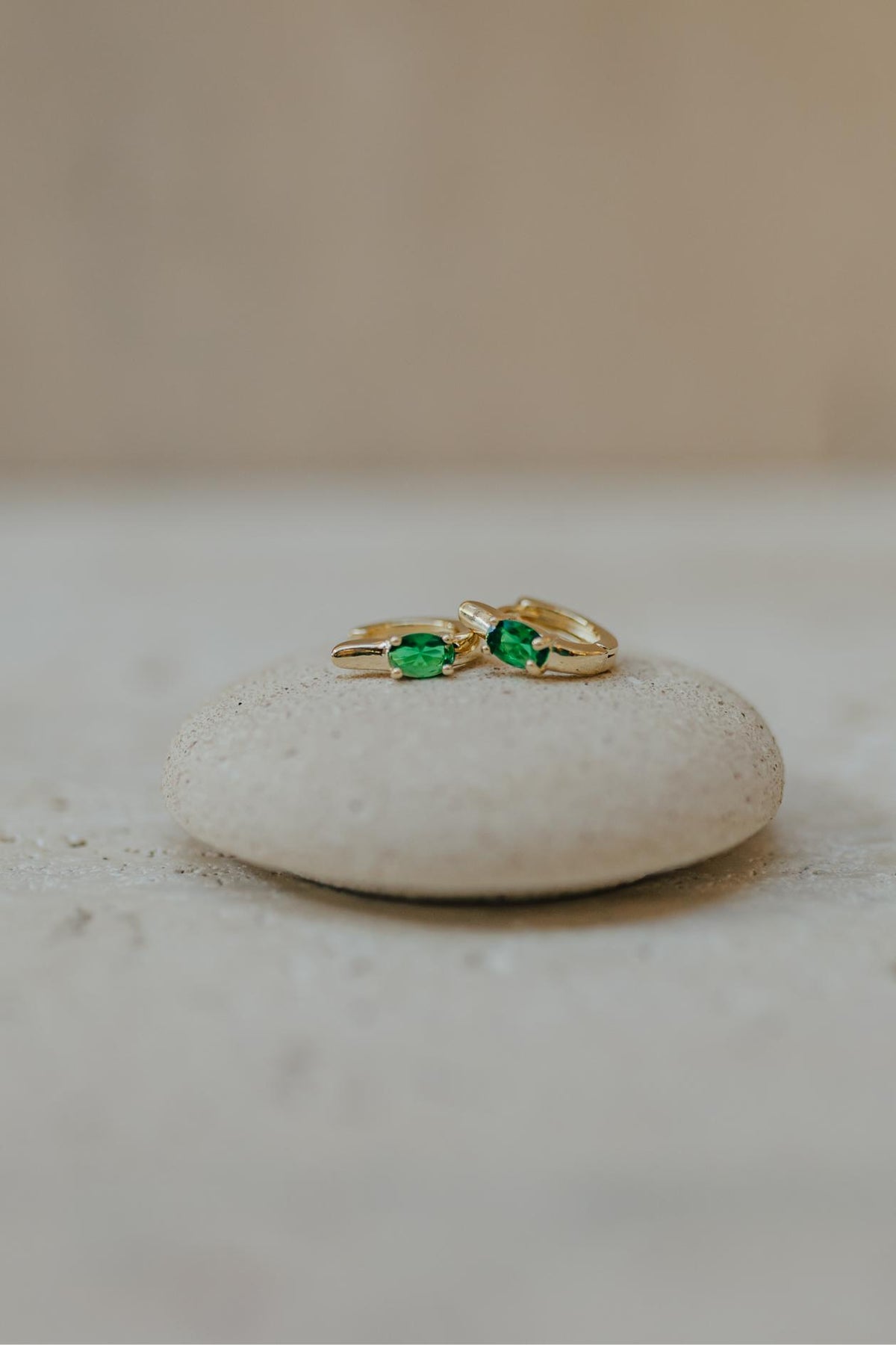 Brinco Argola Esmeralda Dourado
