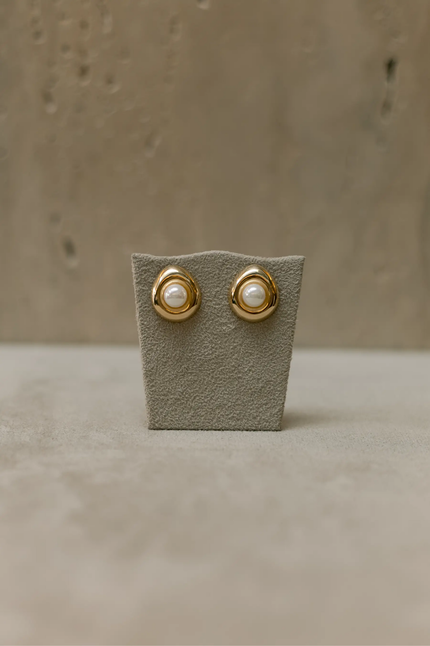 Brinco Gota Pérola Dourado