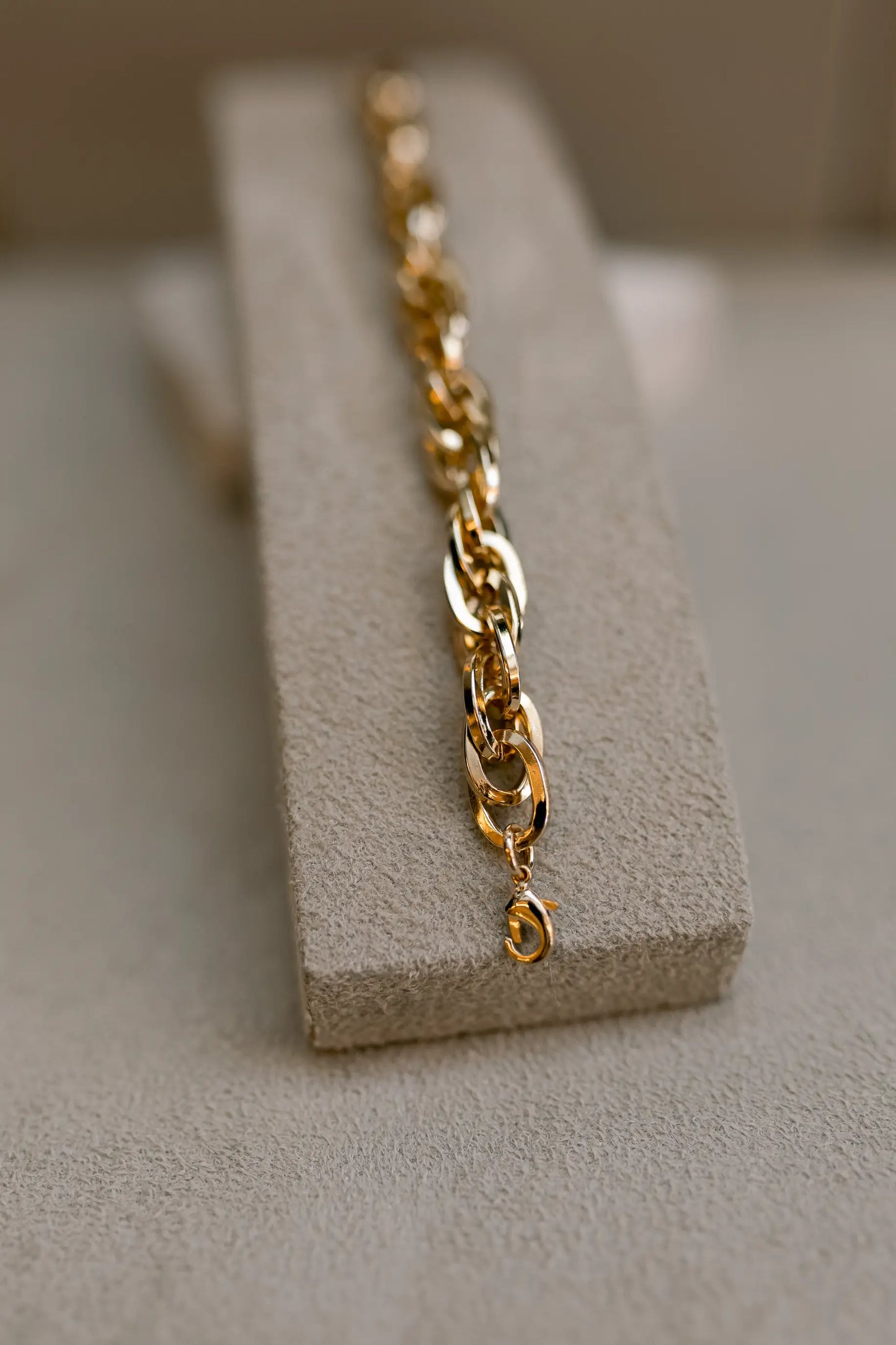 Pulseira de Elos Trançados Dourado