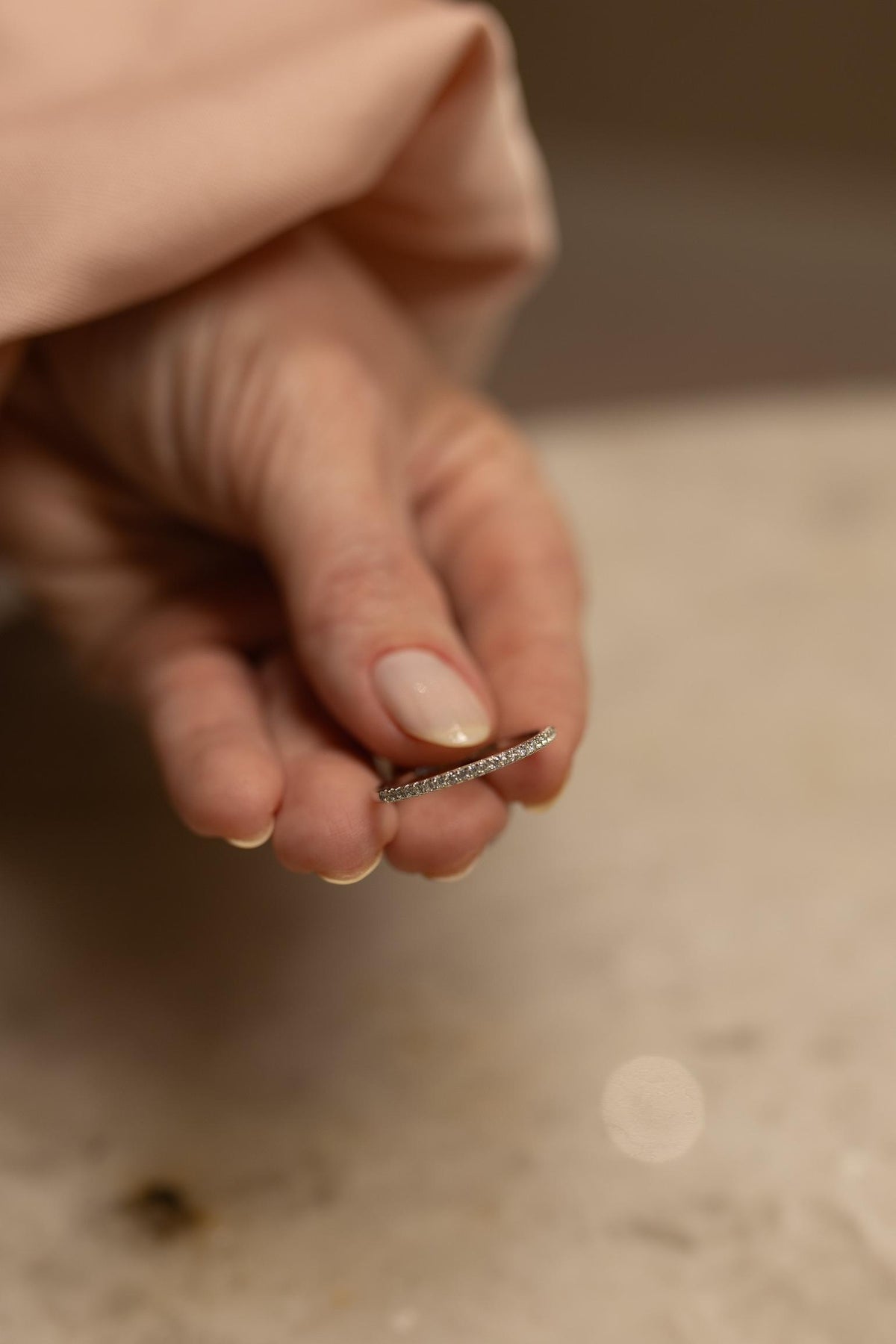 Anel Meia Aliança Cravejada 1,5mm Prata 925 Ródio Branco