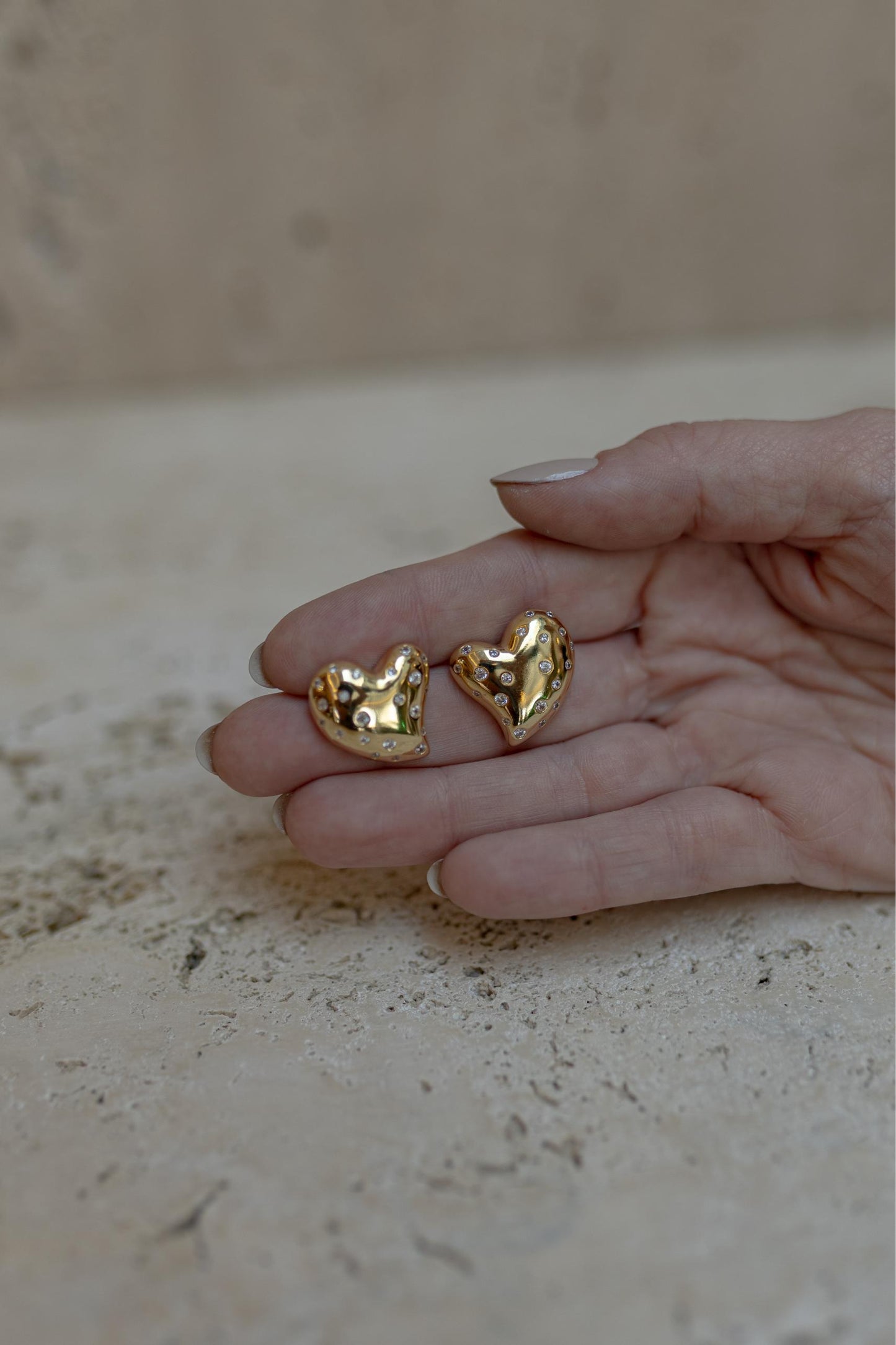 Brinco Coração Zircônia Dourado