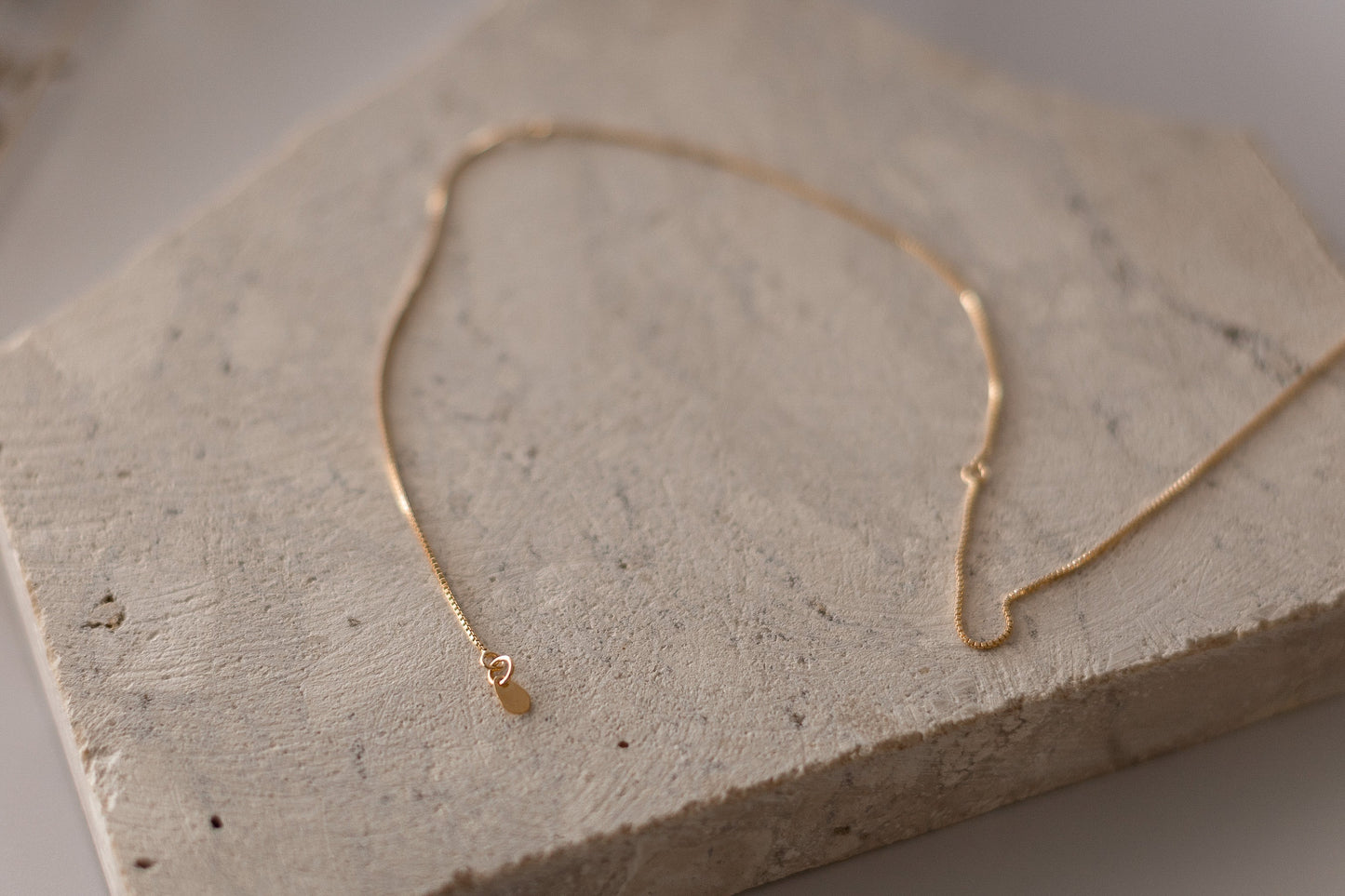 Colar Longo Letra Dourado