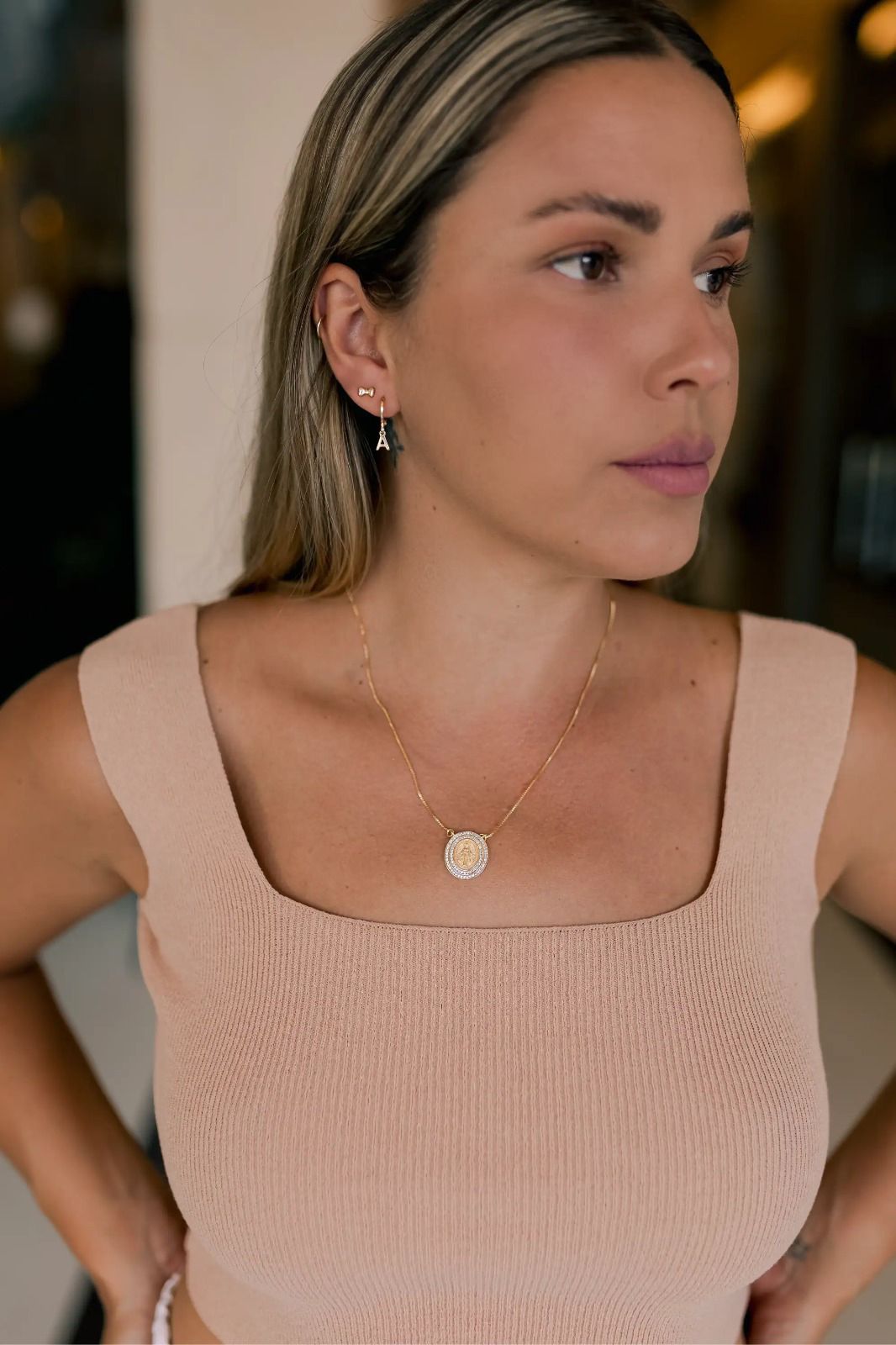 Brinco Argola Letra Dourado