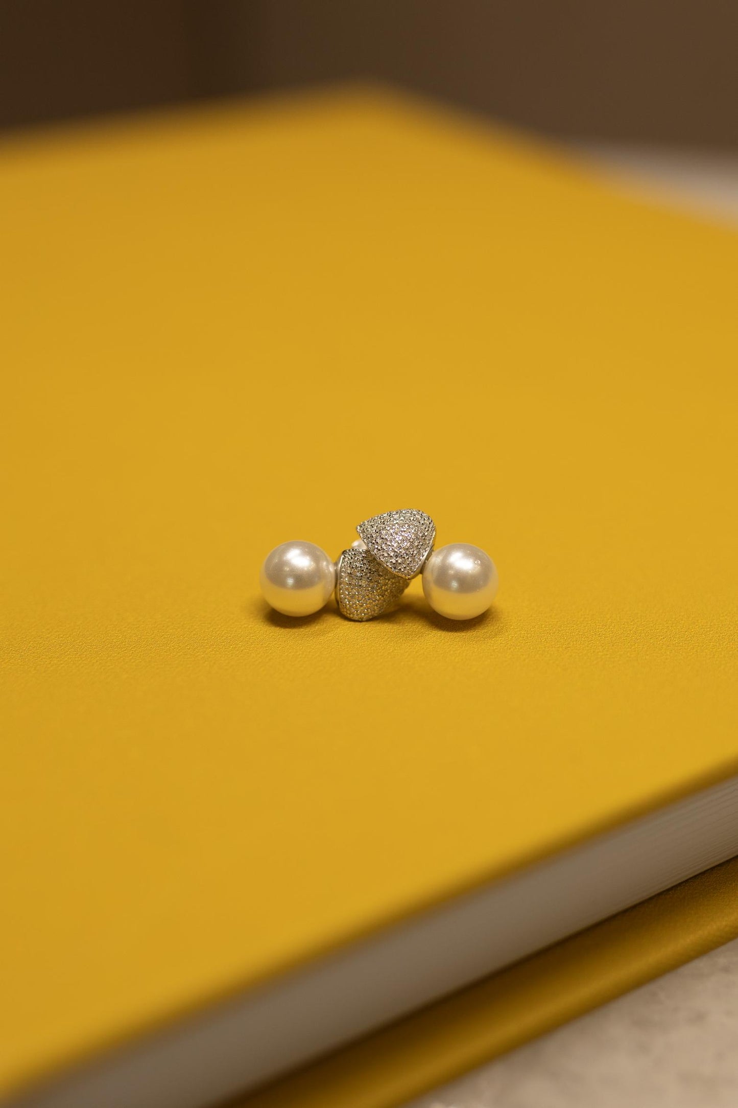 Brinco Triângulo Cravejado Pérola Prata 925 Ródio Branco