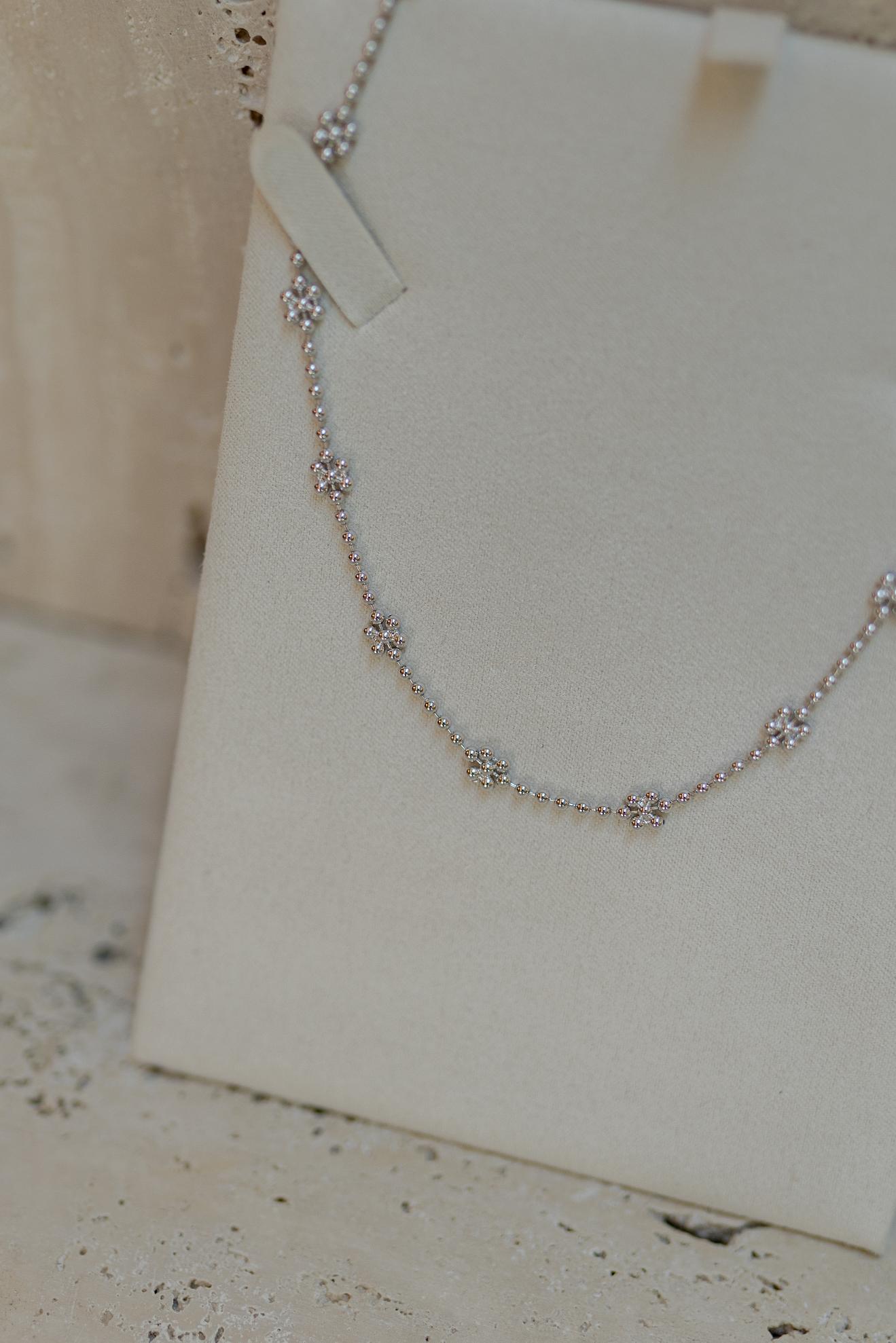 Colar Choker Flor Ródio Branco