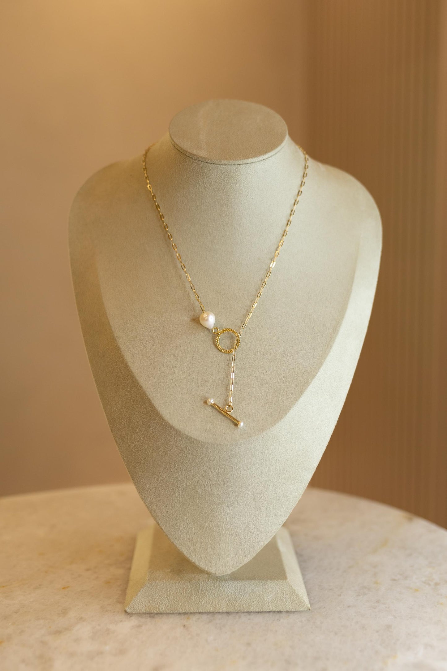 Colar Elos Retangulares Pérola Oval Dourado