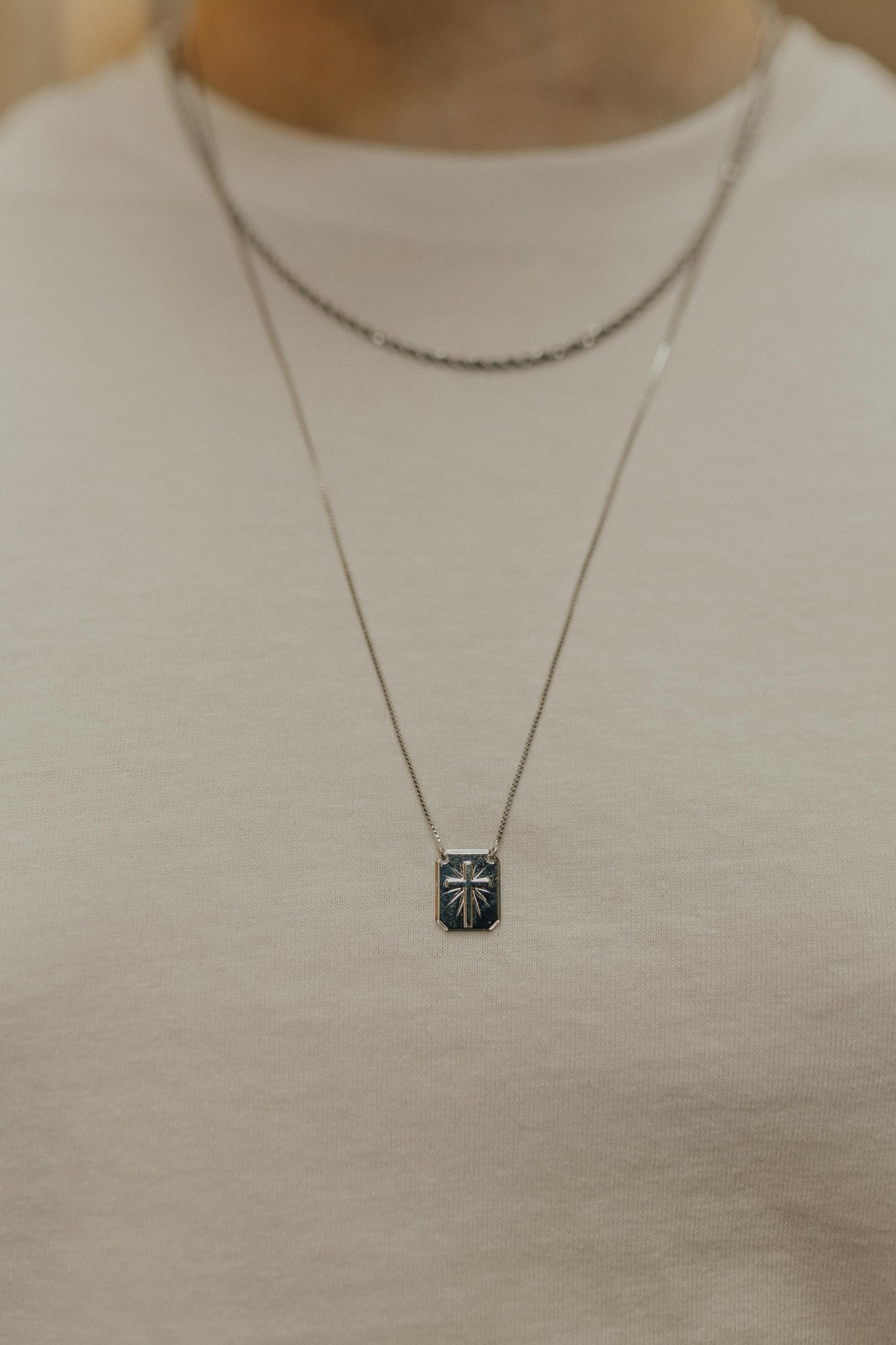 Colar Escapulário Espírito Santo e Cruz Masculino Ródio Branco