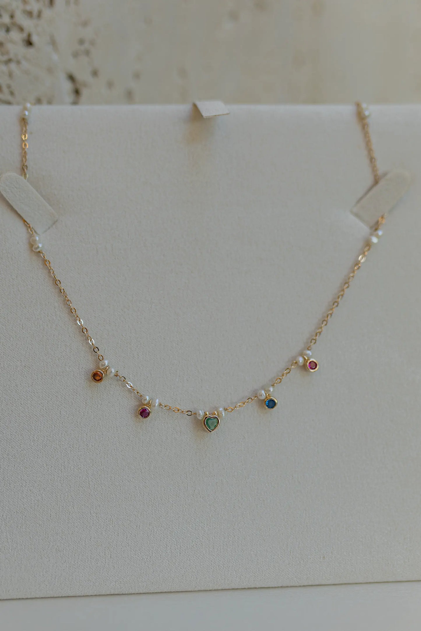 Choker Zircônias Coloridas e Pérolas de Água Doce Dourado