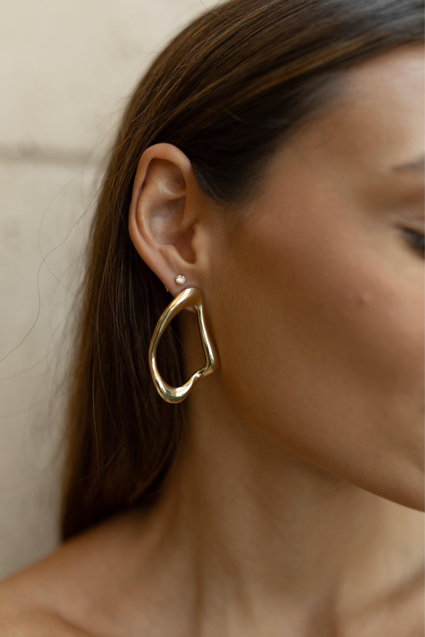 Brinco Orgânico Triangular Dourado