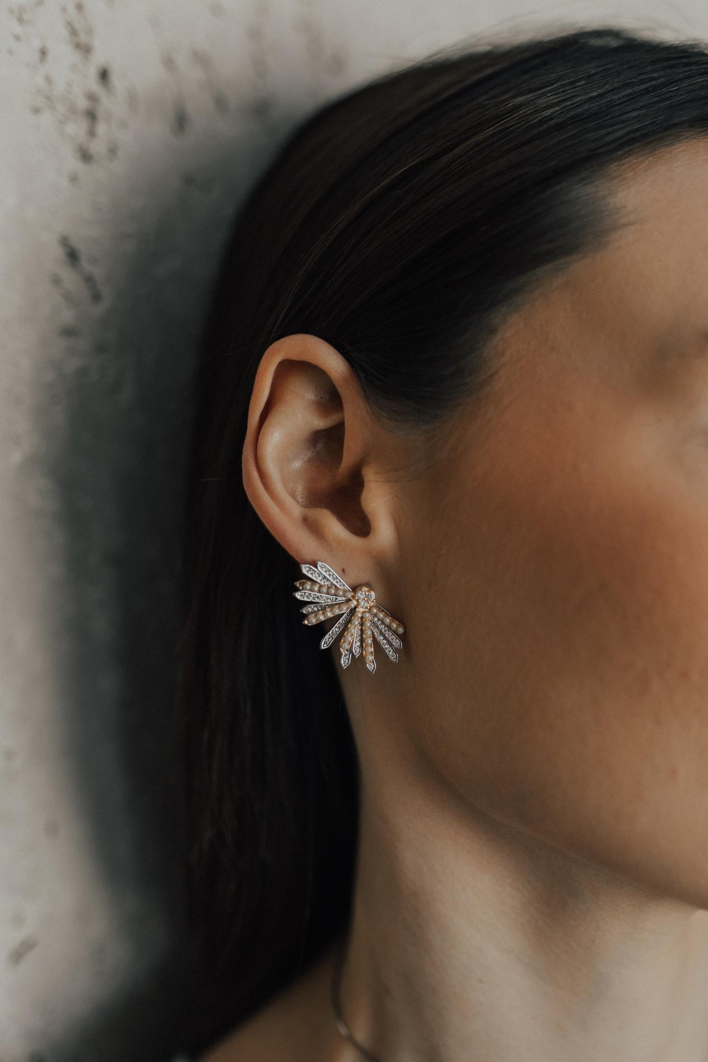 Brinco Ear Jacket Pérola Dourado