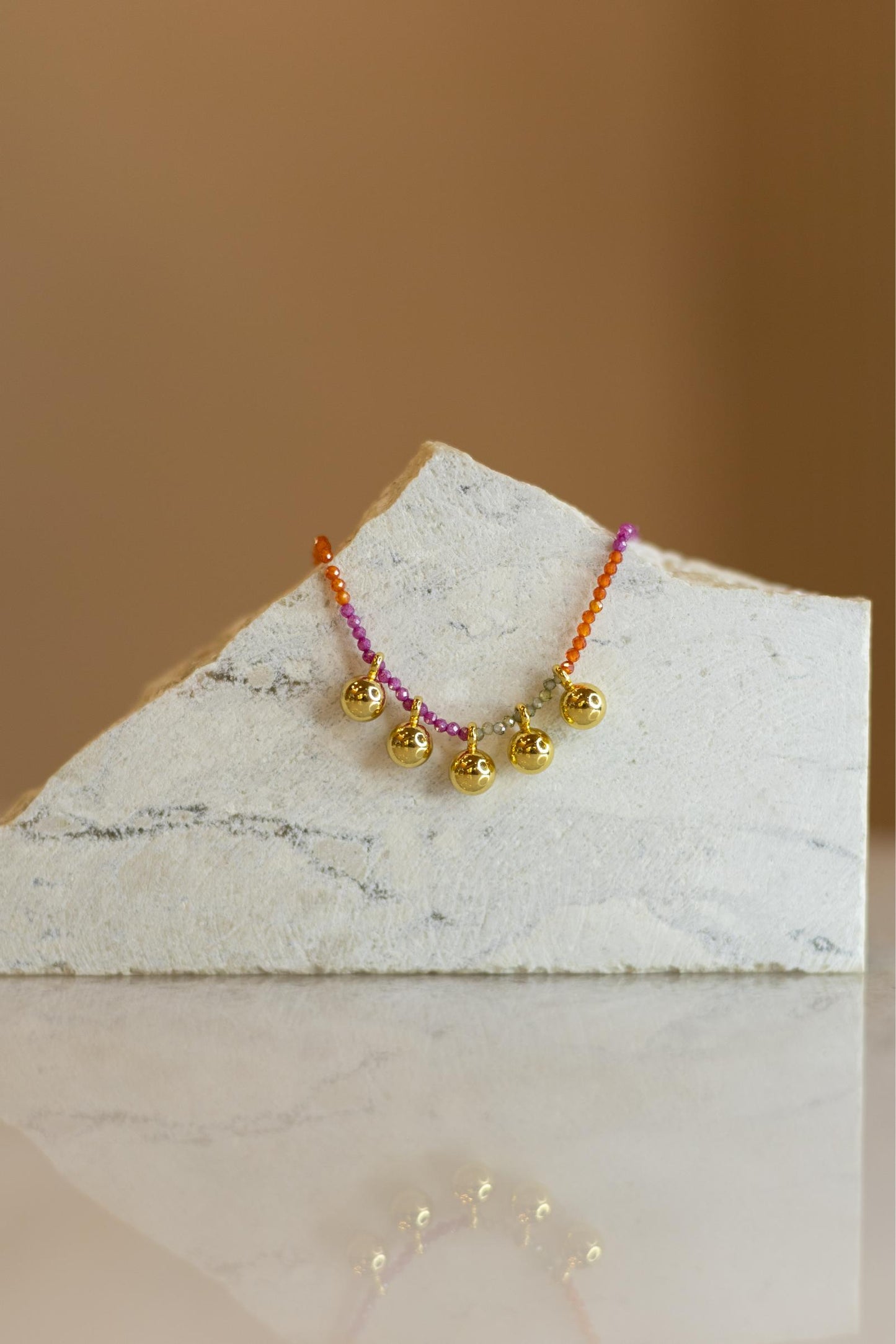Colar Microzircônias e Esferas Dourado