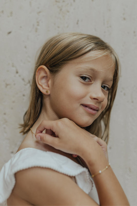 Brinco Infantil Mini Flor Liso Dourado