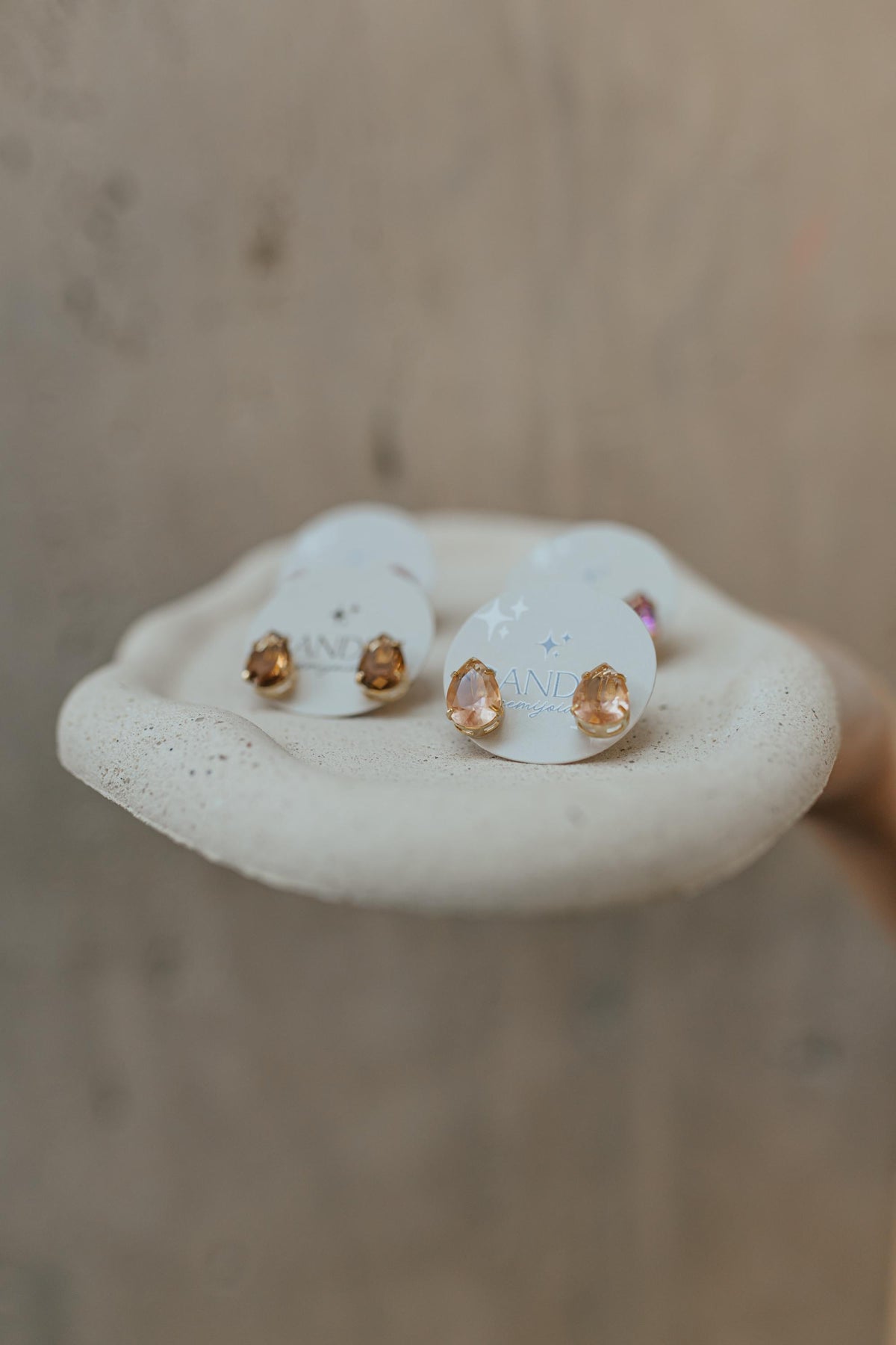 Brinco Gota Zircônia Dourado