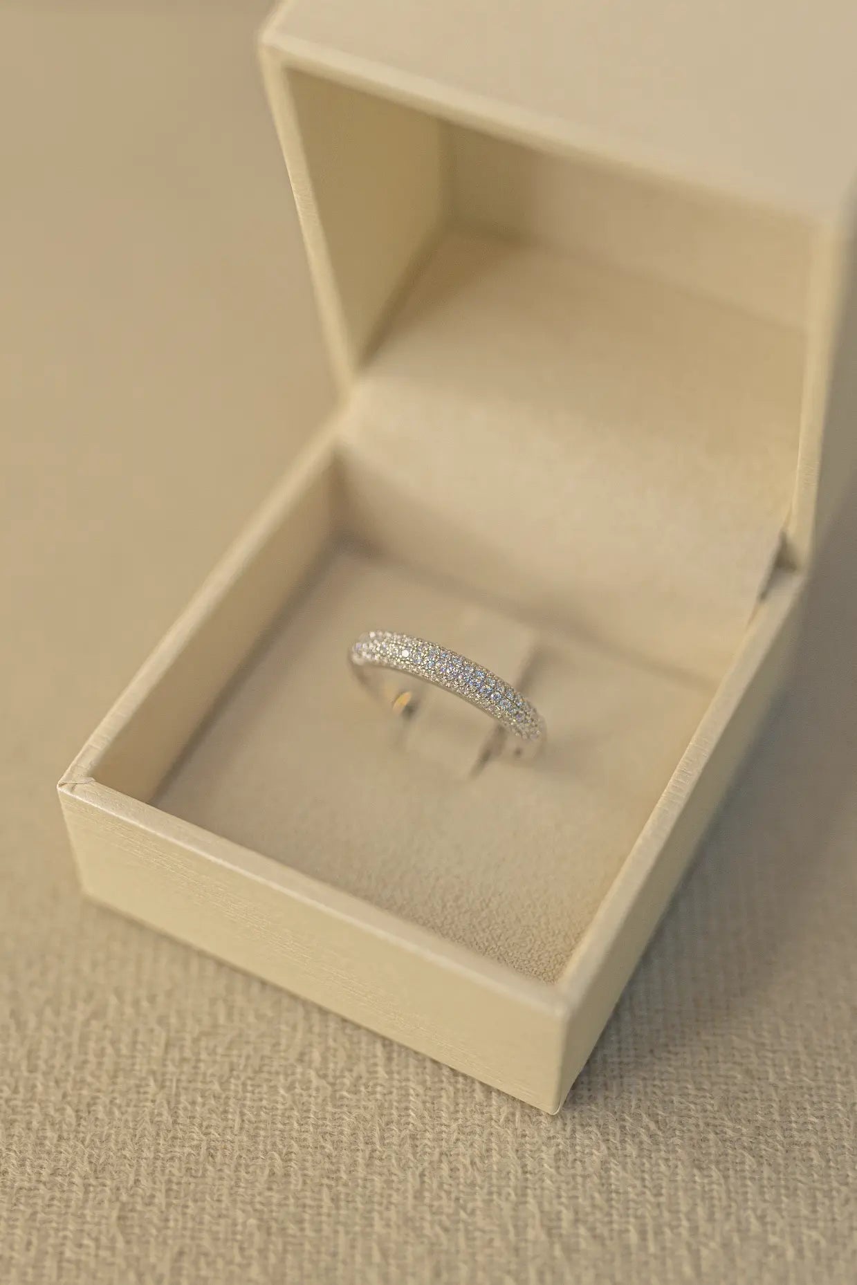 Anel Meia Aliança 4 Fileiras Cravejadas Prata 925 Ródio Branco