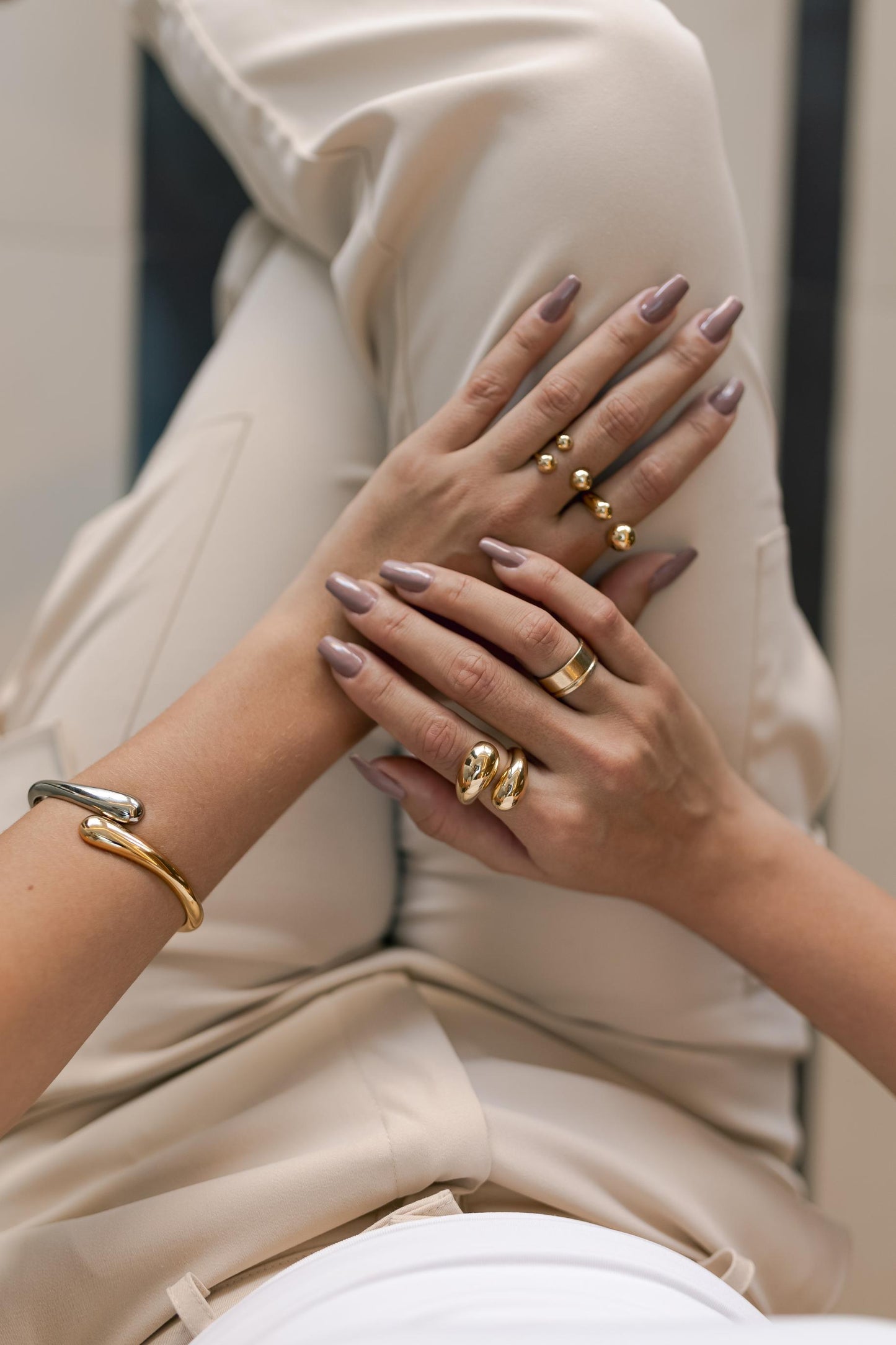 Anel Esferas Ajustável Duo Dourado
