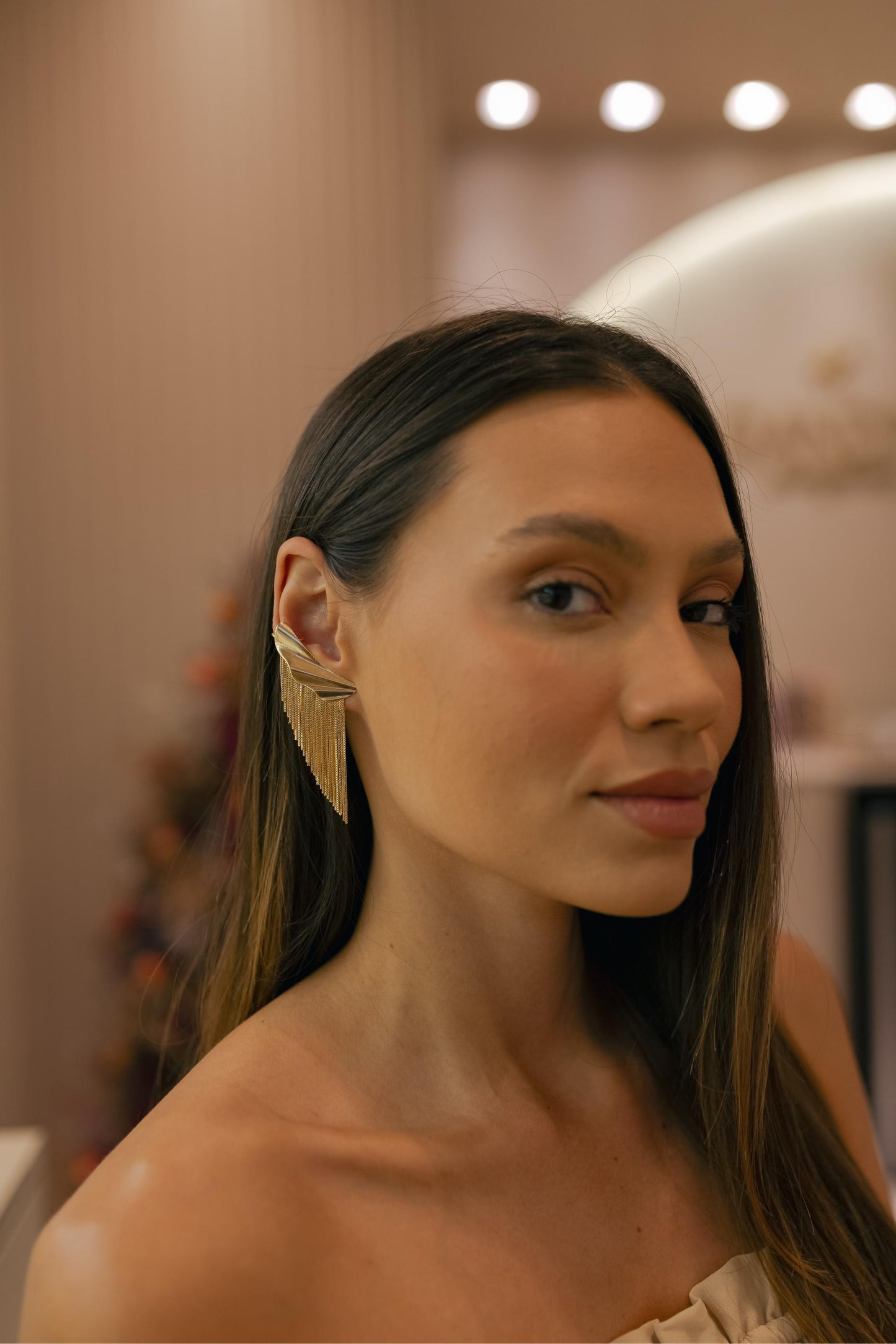 Brinco Ear Cuff Asas Organic com Franja Dourado