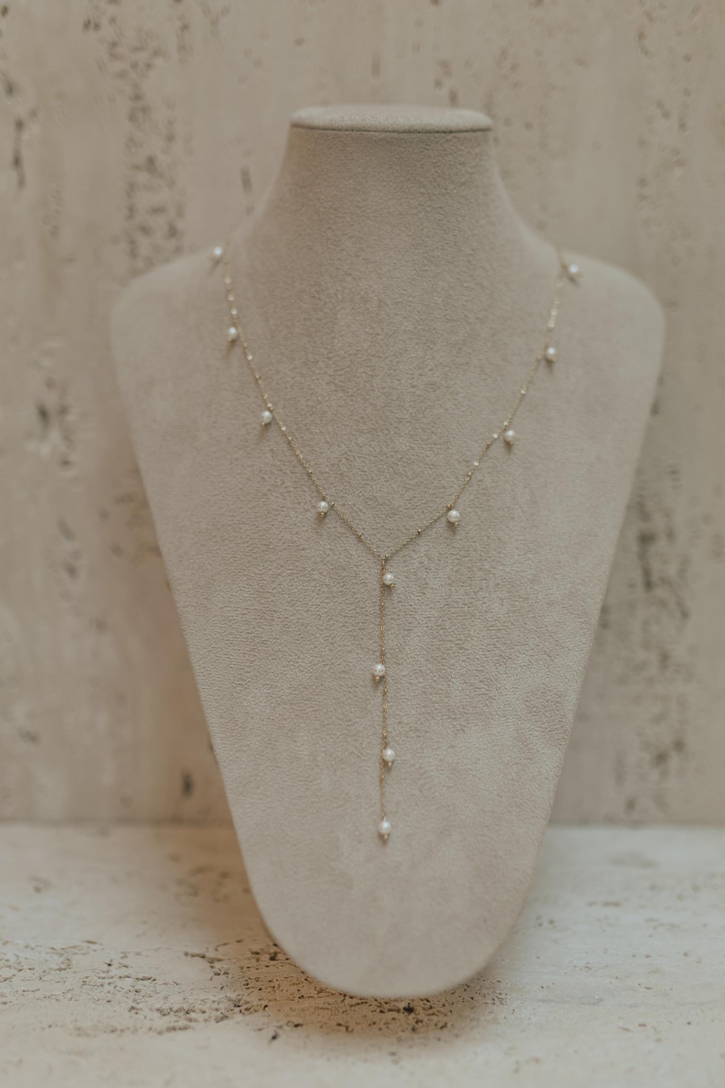 Colar Gravata Pérolas Dourado