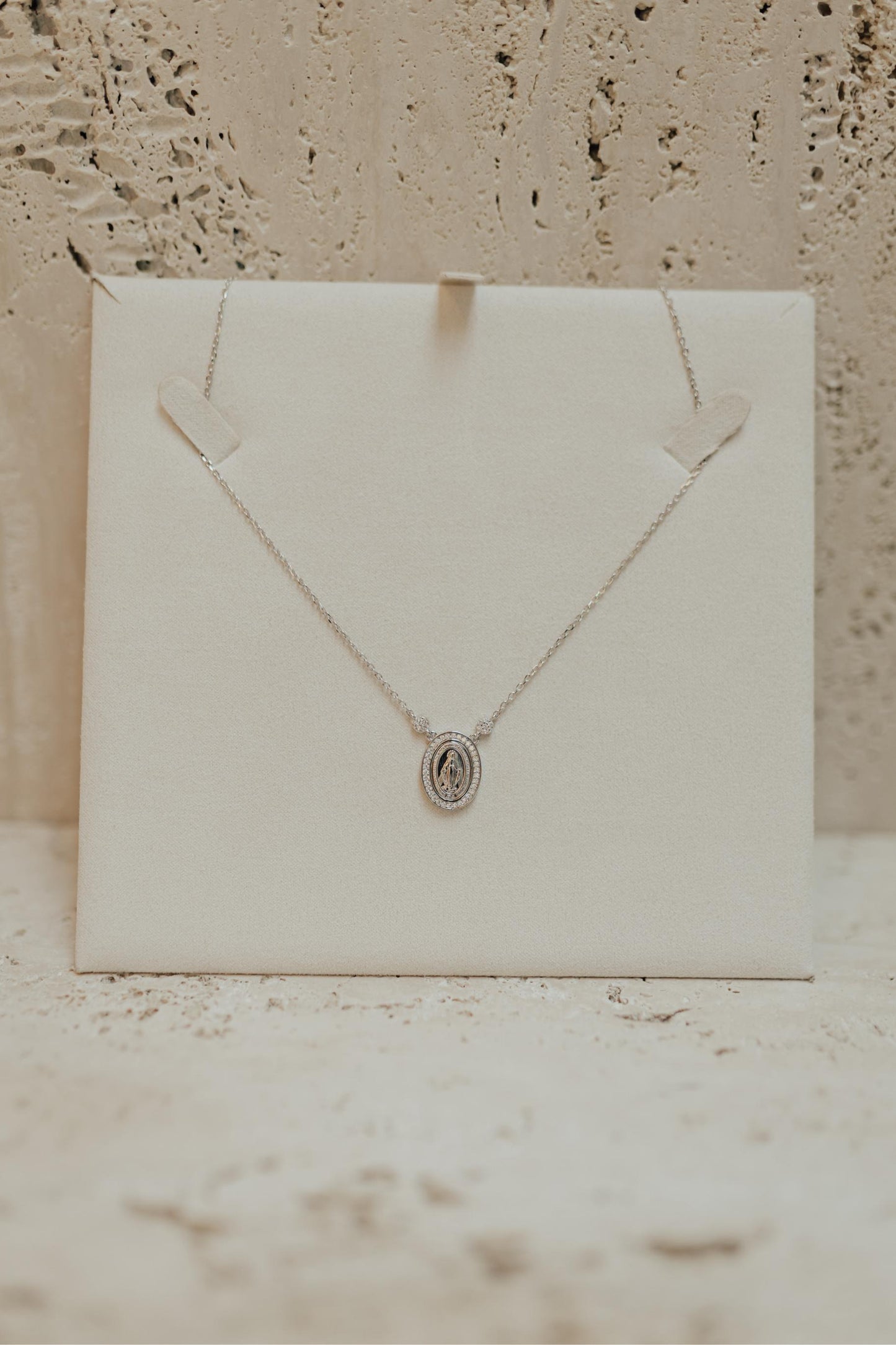 Colar Nossa Senhora das Graças Flores Prata 925 Ródio Branco