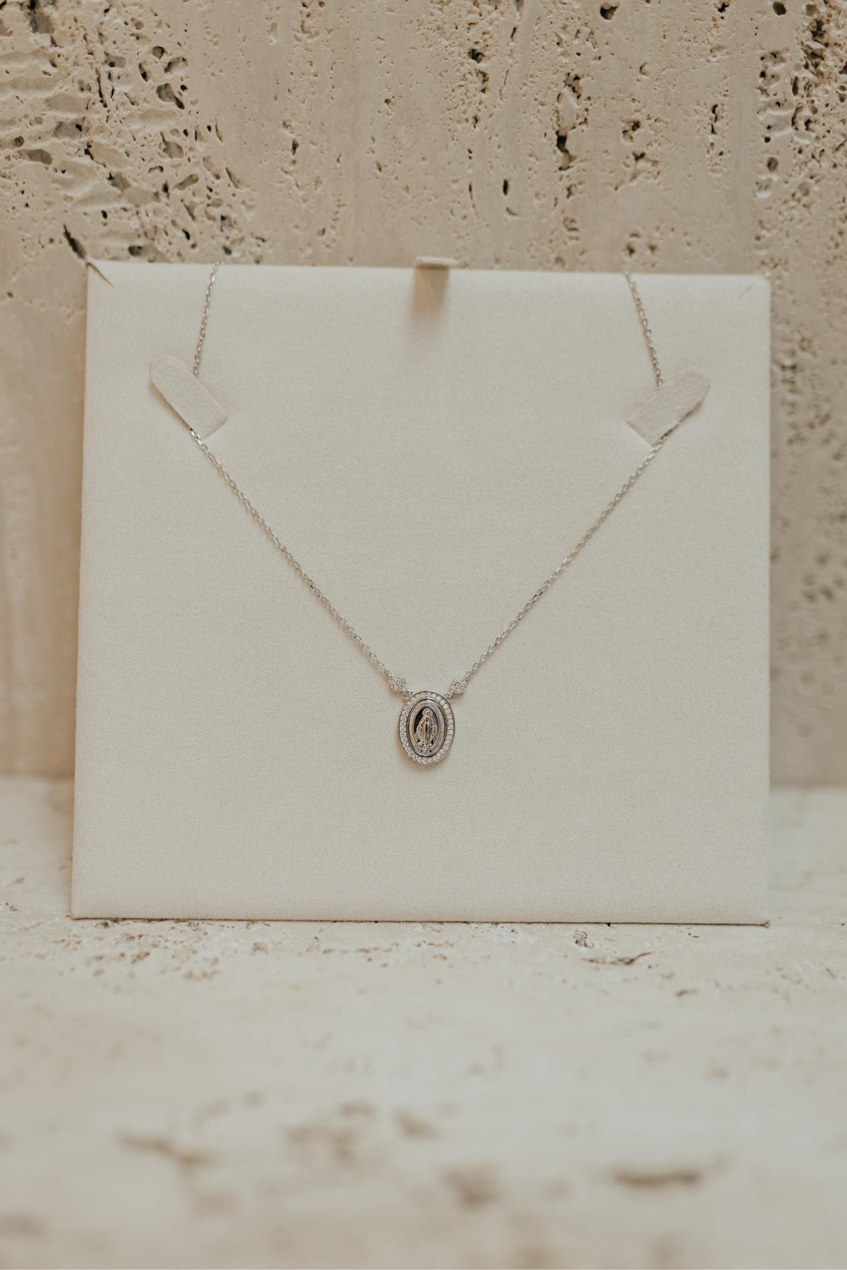 Colar Nossa Senhora das Graças Flores Prata 925 Ródio Branco