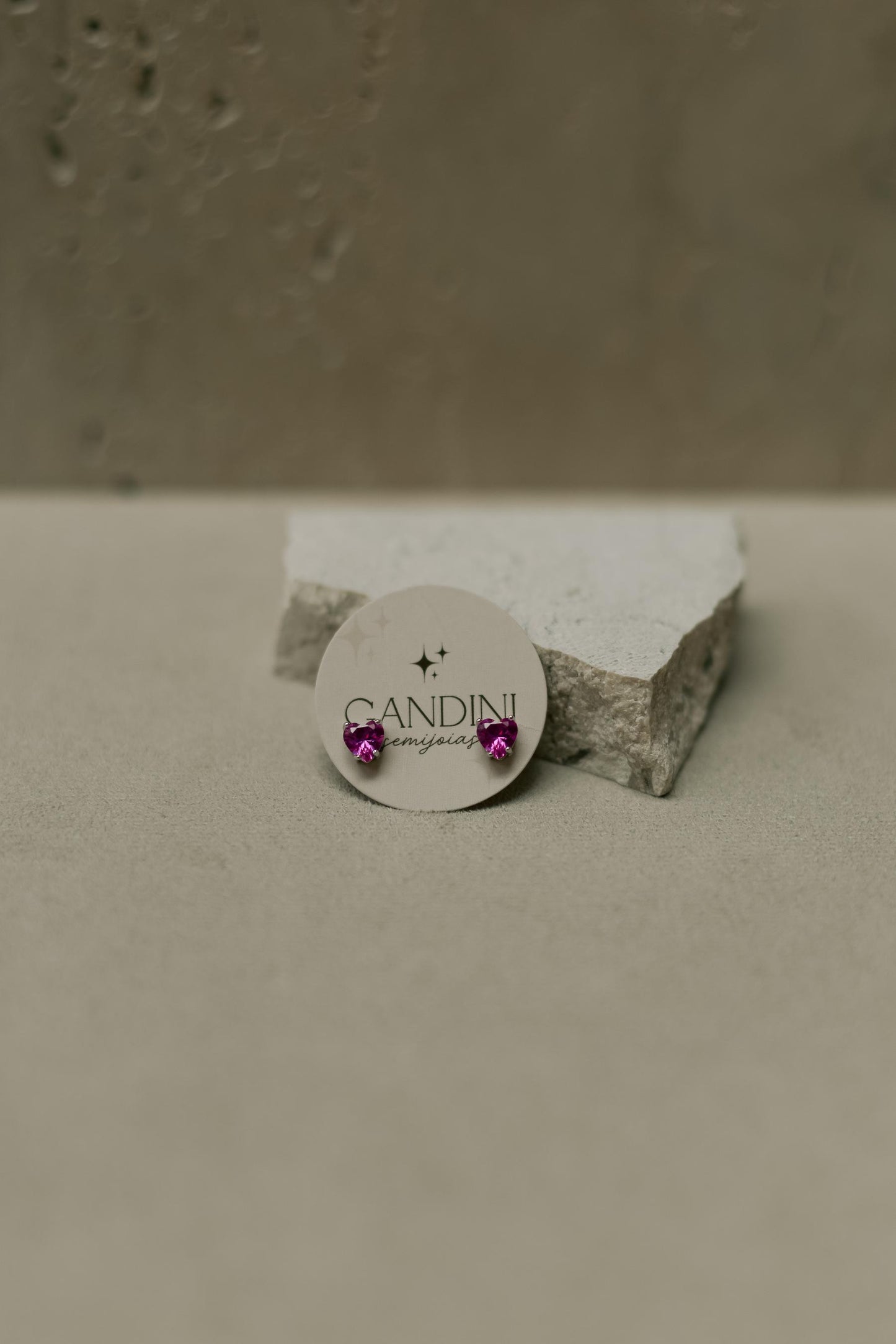 Brinco de Coração Rosa Ródio Branco