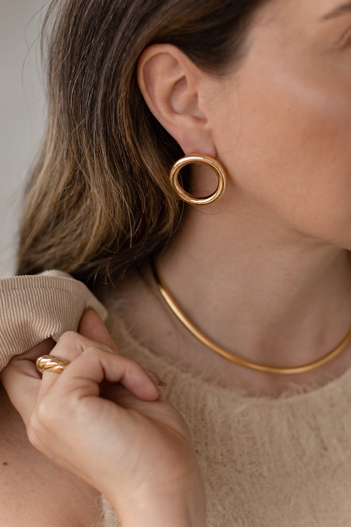 Choker Aro Tubo Liso Dourado