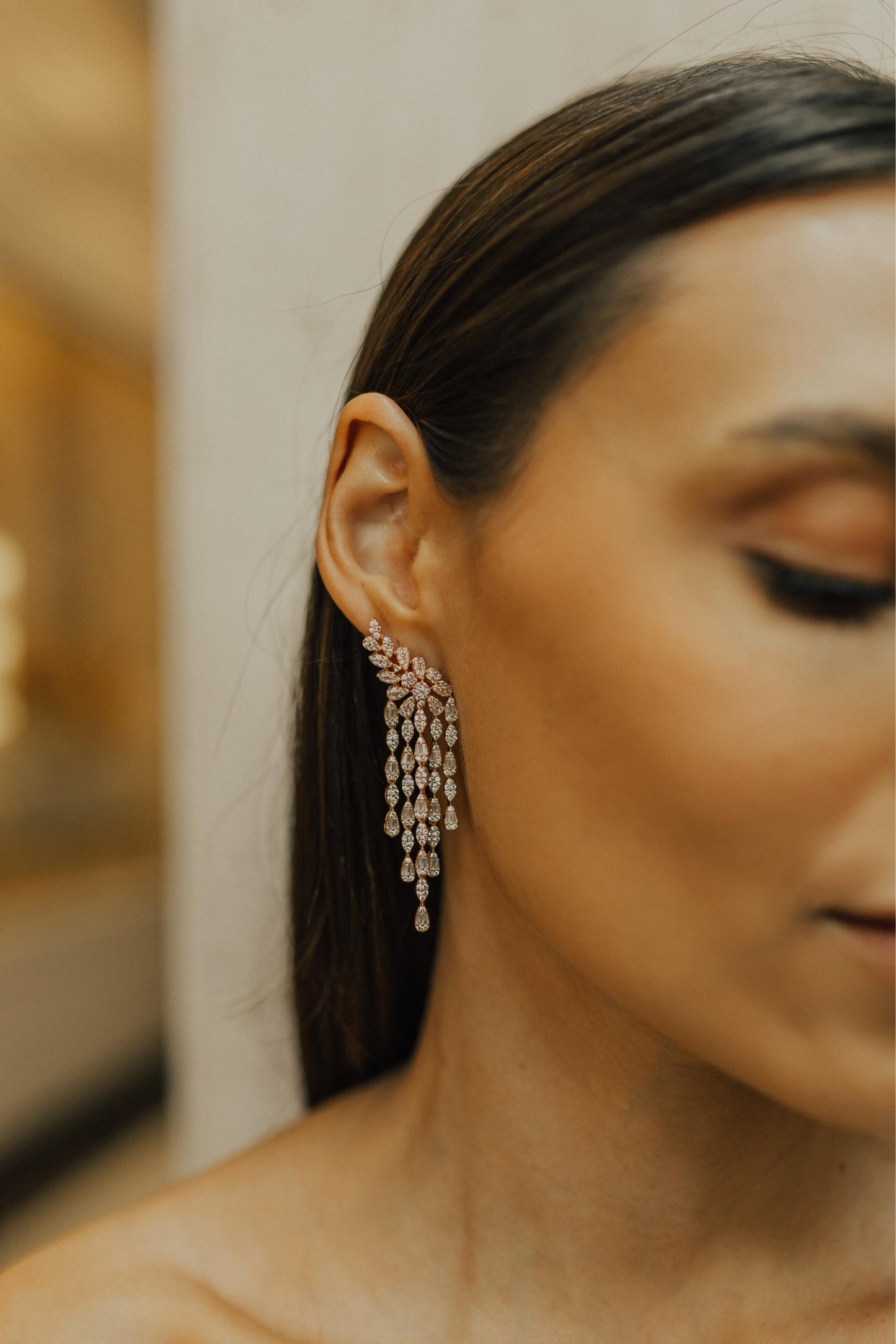 Brinco Ear Cuff Cascata Franja Cravejada Ouro
