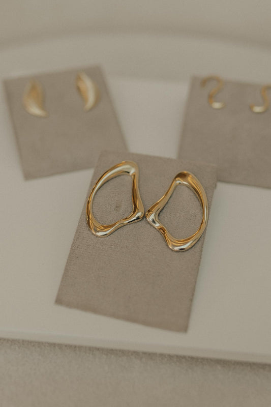 Brinco Orgânico Triangular Dourado